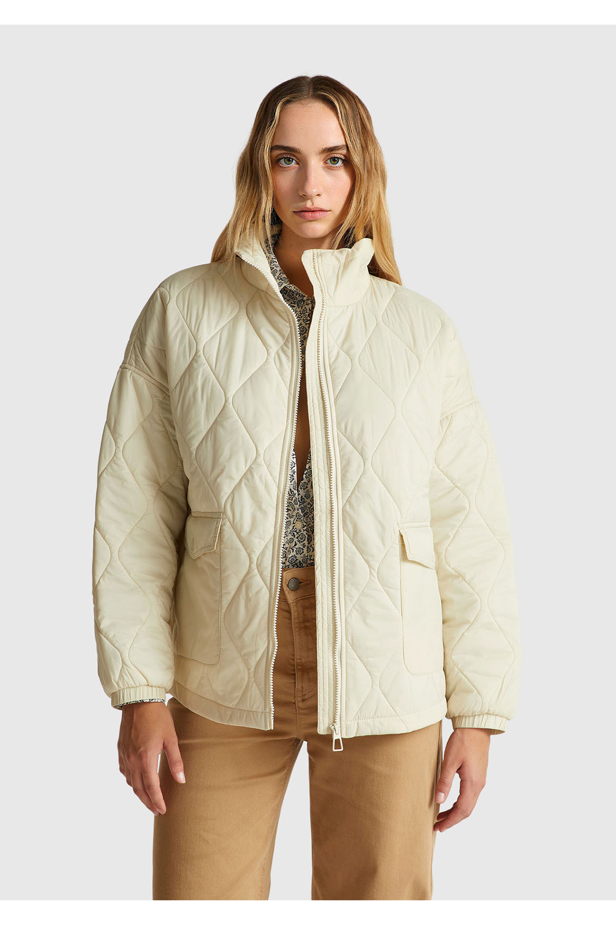 United Colors of Benetton  Kadın Krem Fermuarlı Cepli Dik Yaka Kapitone Mont