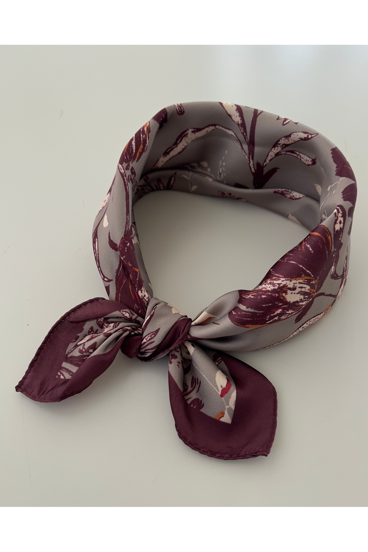 who knows ¿ Bordo Gri Desenli Fular Bandana kadın giyim aksesuar görsel 2