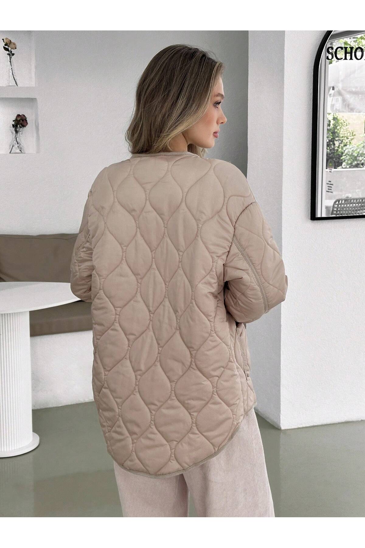 BORCKA TEKSTİL  Açık Bej Kapitone Desenli Oversize Kadın Mont - Görsel 5