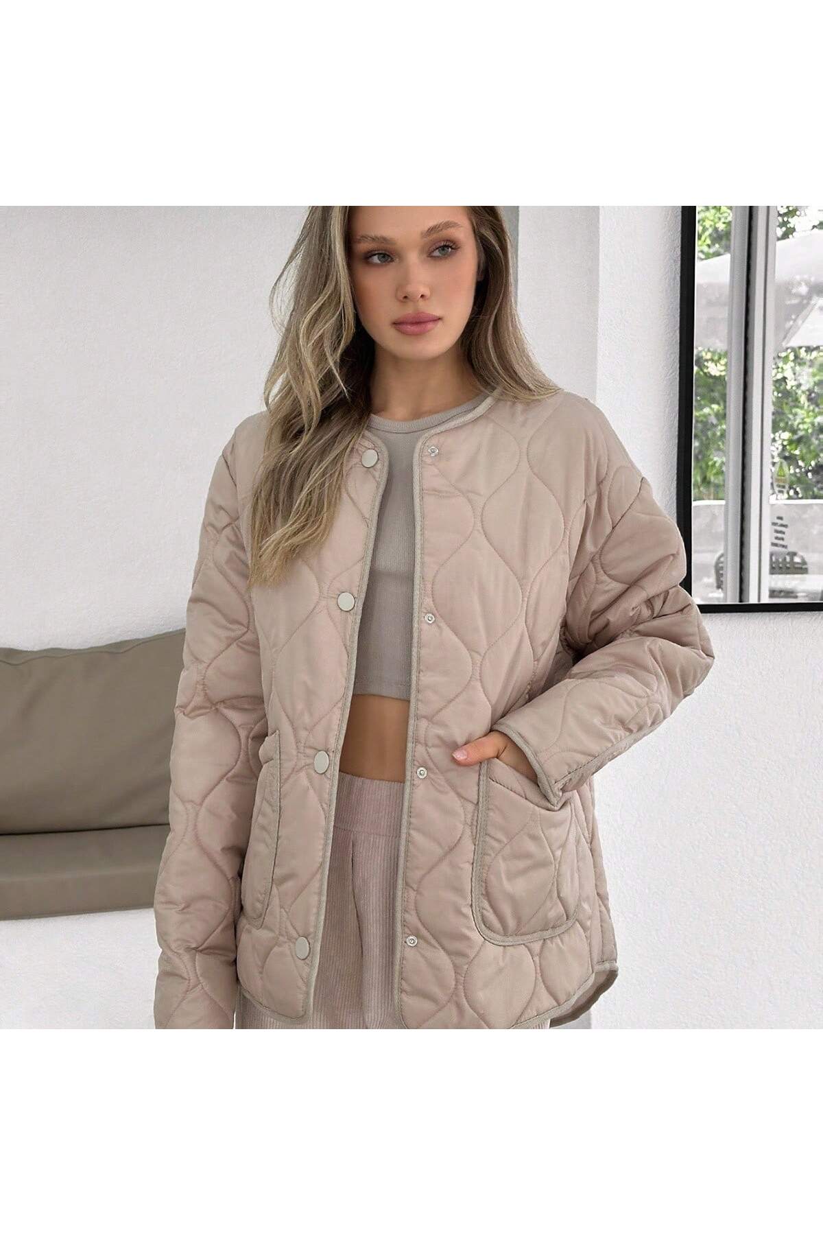 BORCKA TEKSTİL  Açık Bej Kapitone Desenli Oversize Kadın Mont - Görsel 7