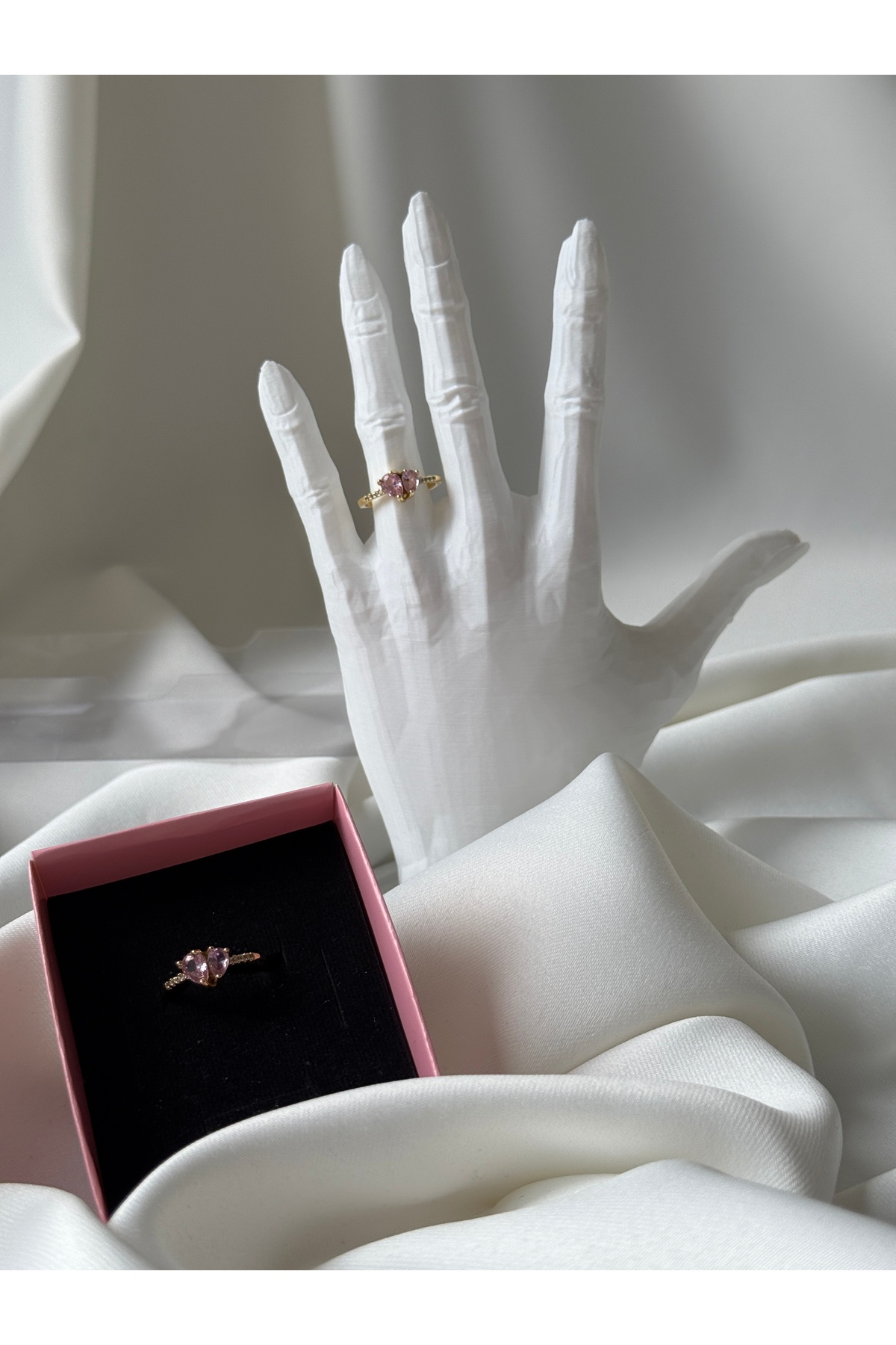 Zirkon Taşlı Pembe Kalp Model Gold Renk Yüzük