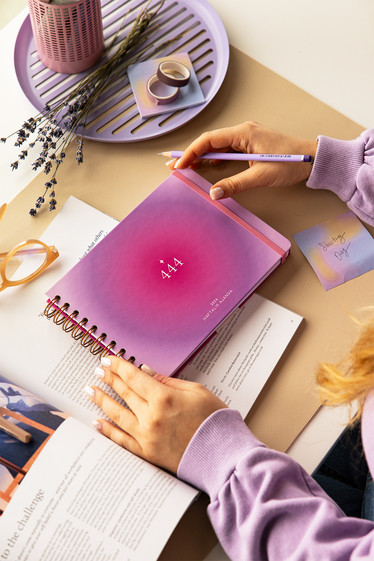 PAPERORA 2026 Dikey Haftalık Ajanda – Yatay A5 Formda Spiralli Sert Kapak Haftalık Ajanda 21x15 cm Aura