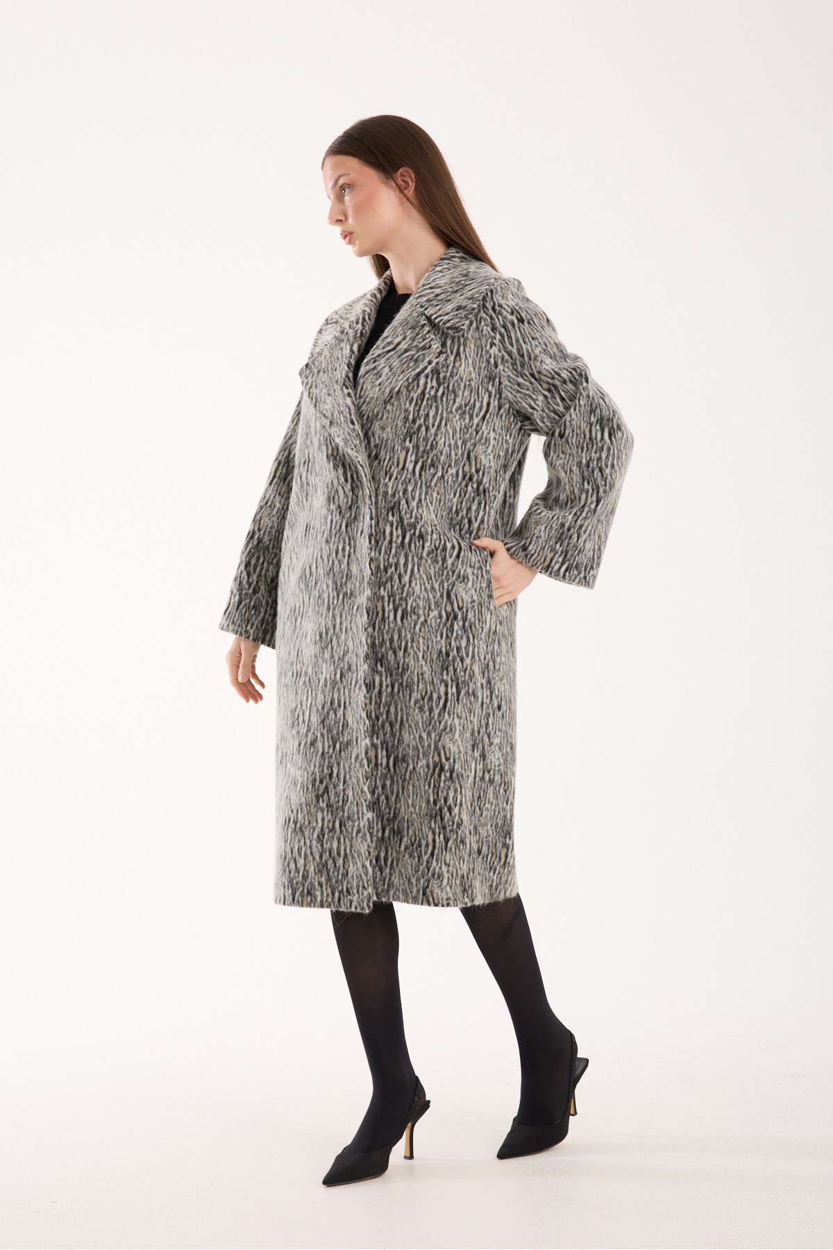 ŞEYDA ERTEM  GRİ YÜN LEOPAR DESENLİ MANTO - Görsel 5