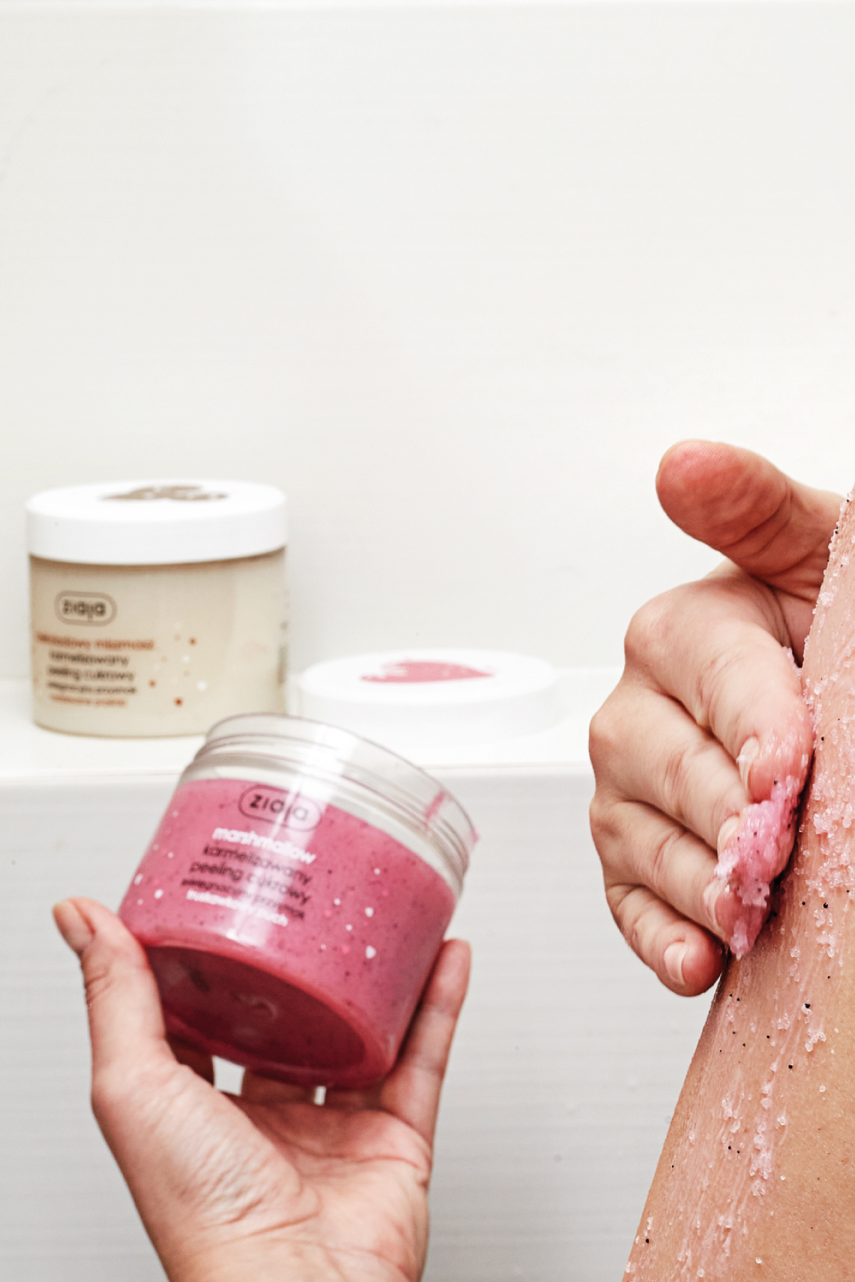Marshmallow Şekerli Vücut Scrub 300 ml - Peeling ve Nemlendirici Vücut Bakımı 2'li Avantajlı Set — PKTZJMWVCTSCR2ST — تصویر 3 از 6