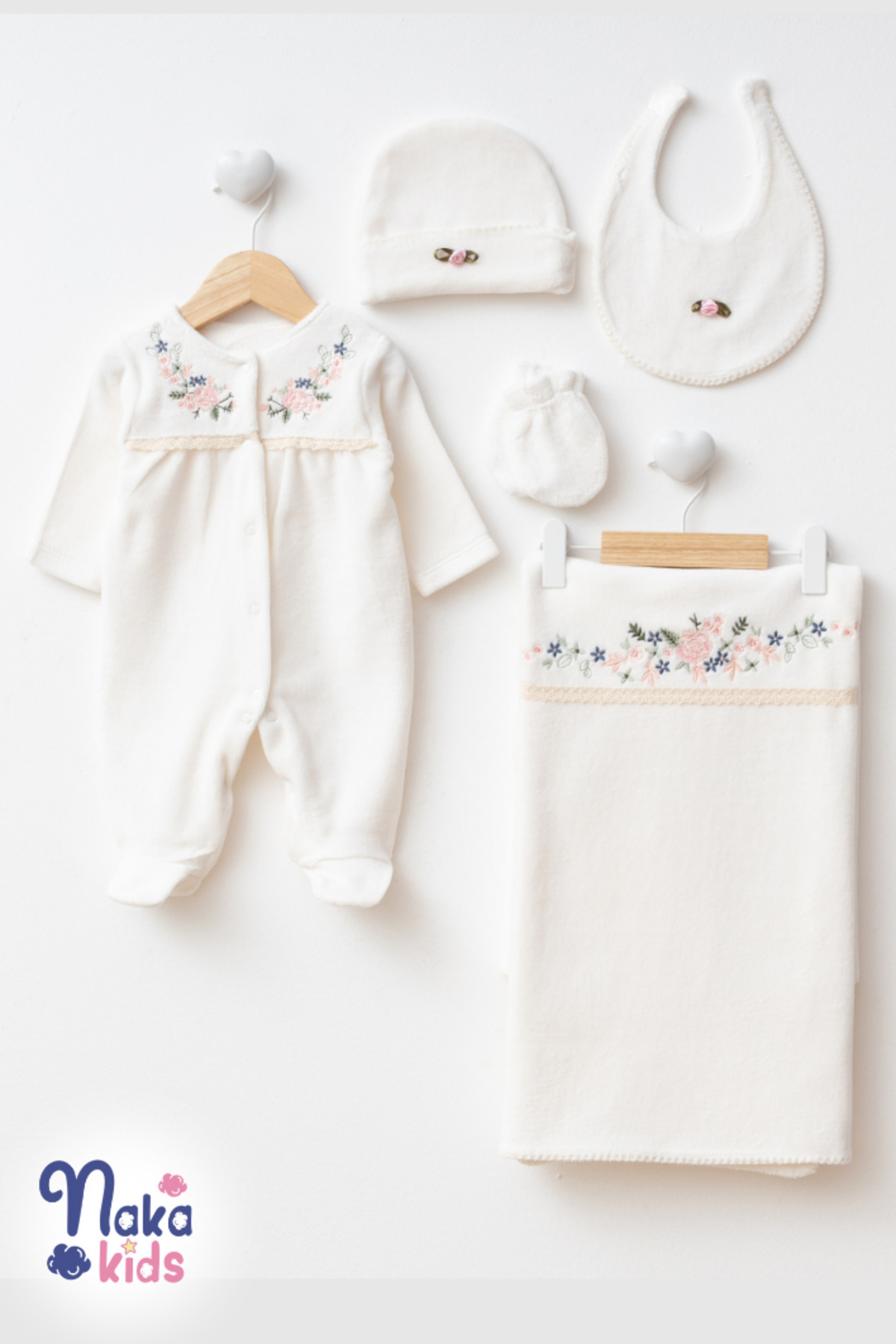 ملابس لحديثي الولادة