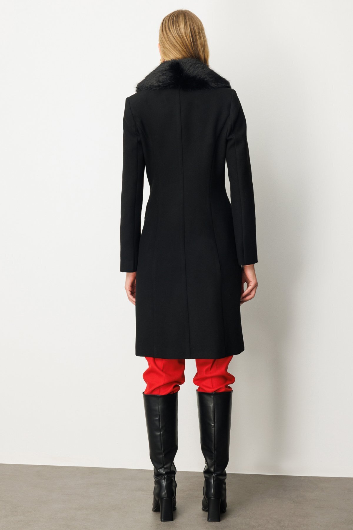 Ekol  Yakası Kürklü Kapak Cepli Kaban Siyah - Görsel 4