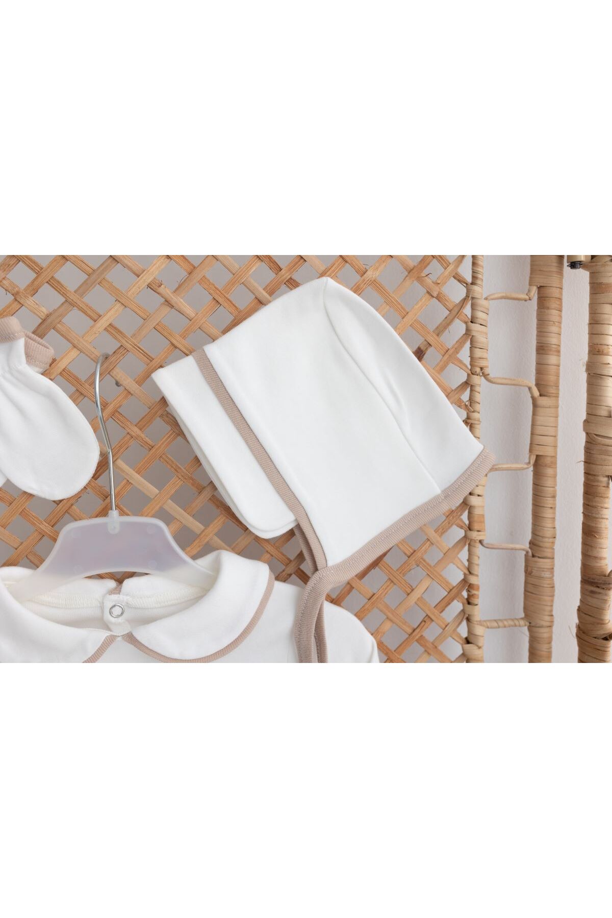 Bebe wini İsme Özel Baskılı Bonet Şapkalı 3'lü Pamuklu tulum seti fotoğrafı 3 (önizleme)