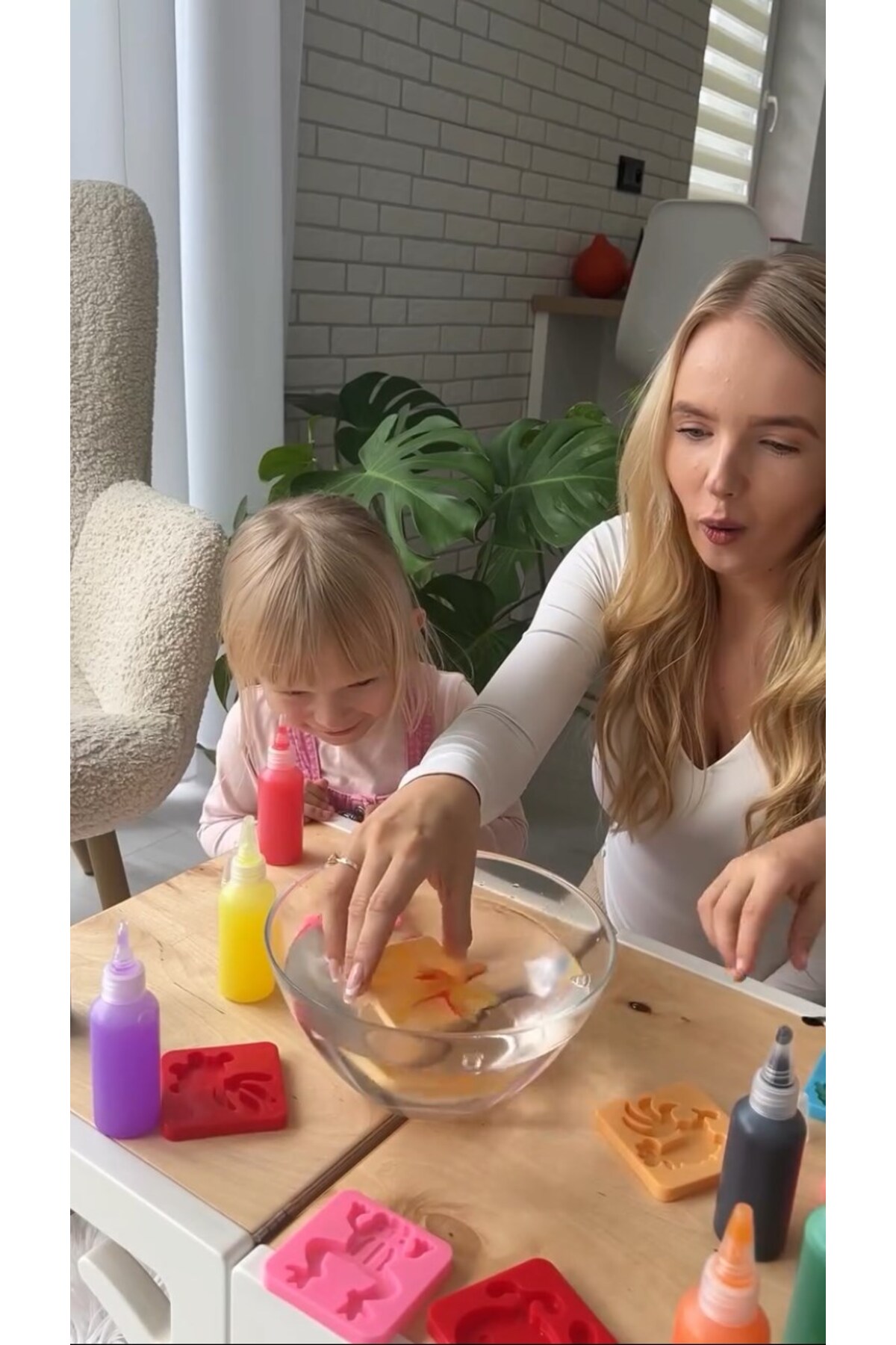 مجموعه اسباب‌بازی آبی ژله‌ای جادویی الف آکوا، ۵ رنگ، بطری ژله، ۶ قالب