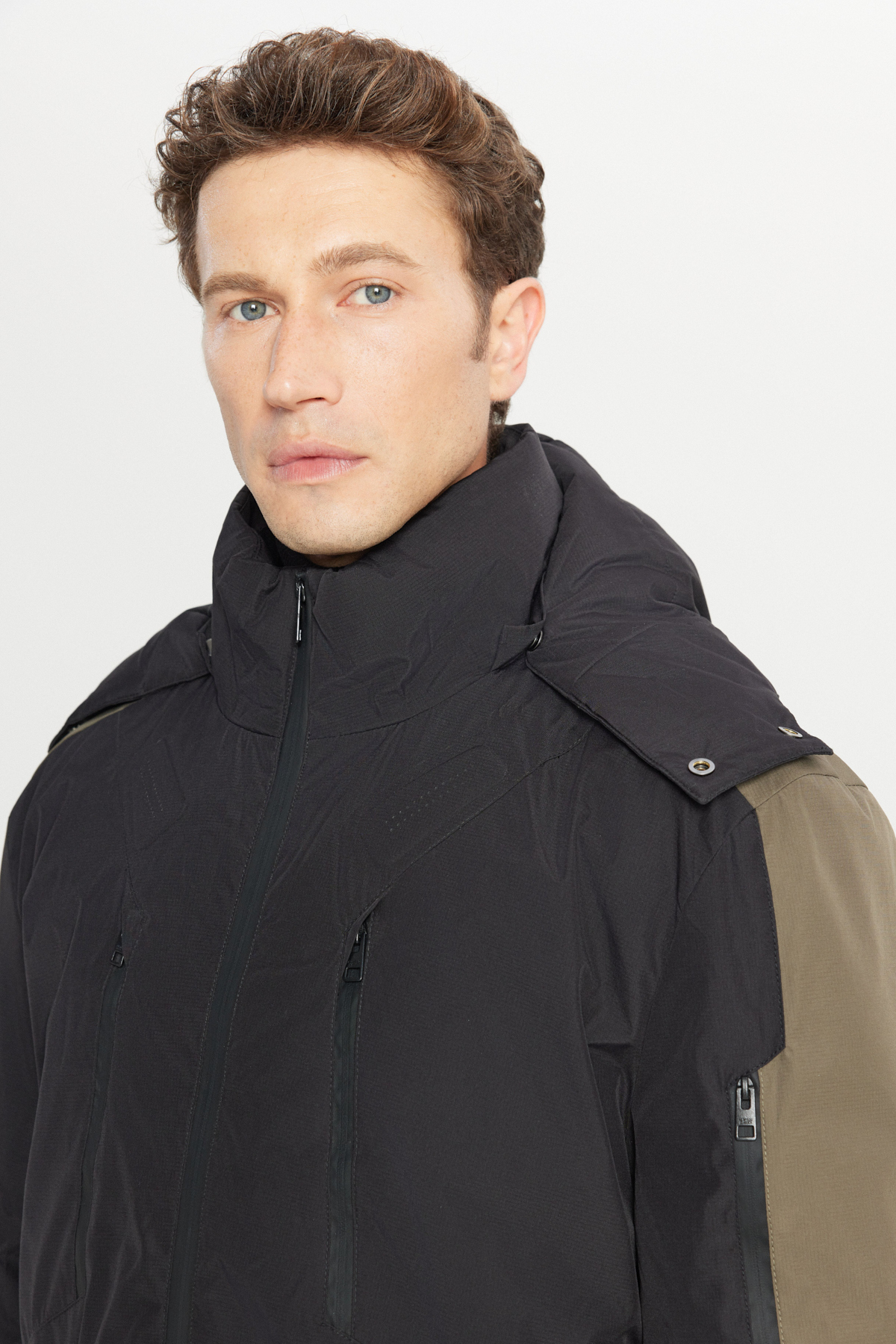 Standart Fit Normal Kesim Kapüşonlu Dik Yaka Yan Cepli Casual Siyah Mont — مشکی ACE008261129 — تصویر 4 از 5