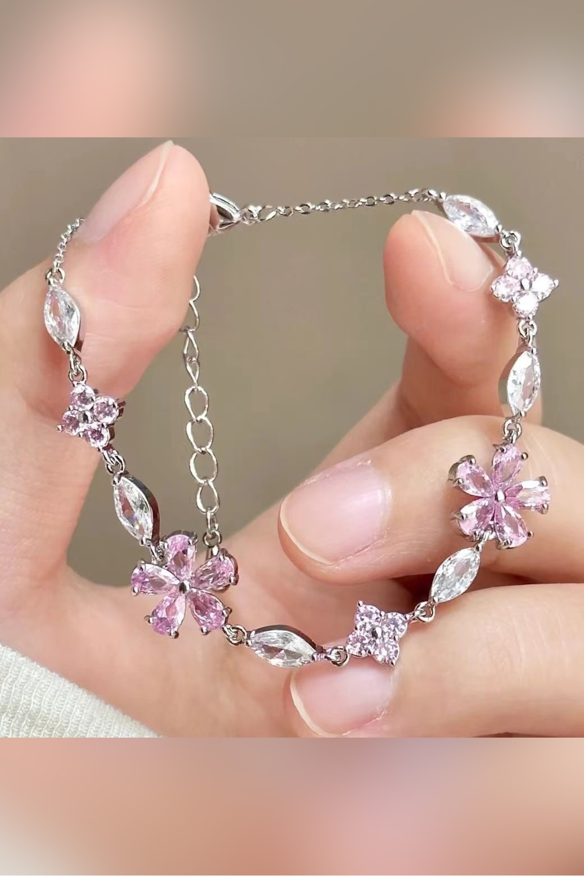 The Collection  Cam Kristal Kiraz Çiçeği Bileklik Ayarlanabilir Kadın Bileklik - Görsel 5