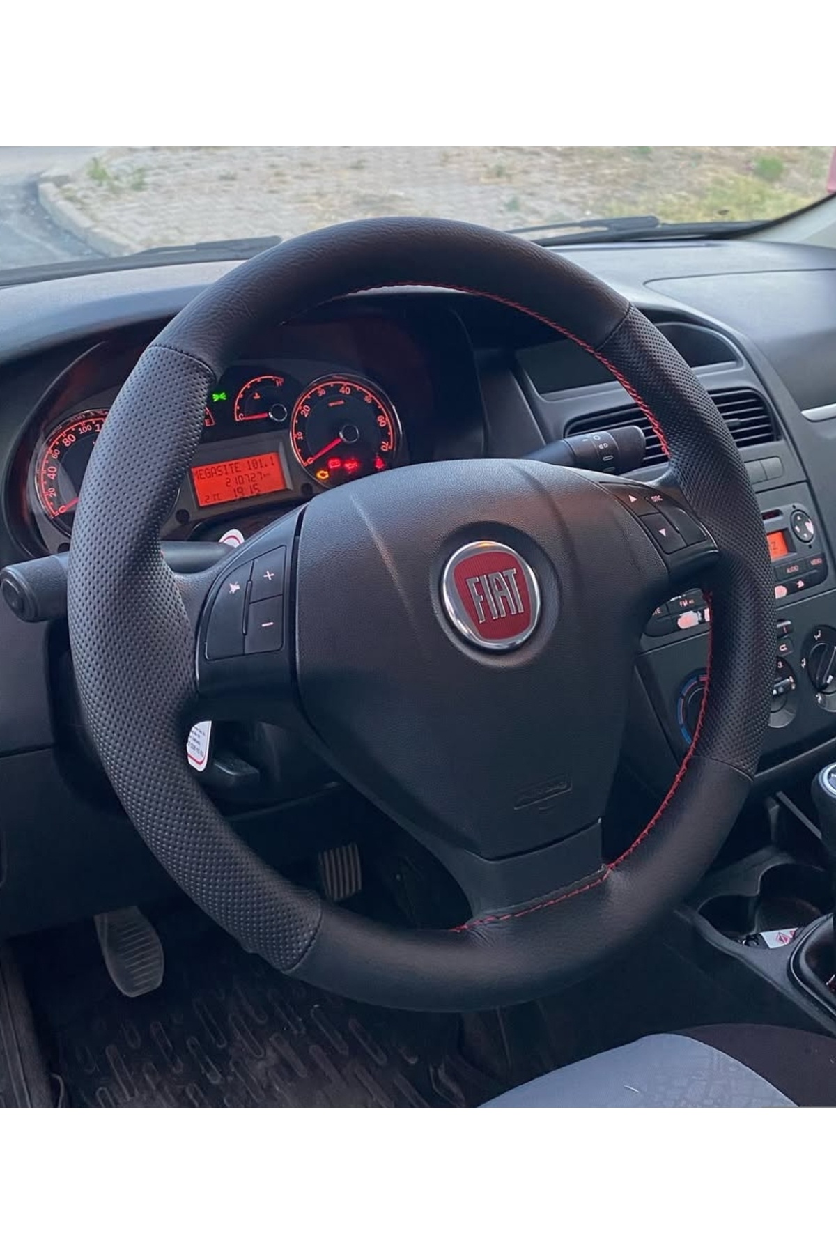 deri DİKİŞLİ DİREKSİYON KILIFI SİYAH NOKTALI KIRMIZI DİKİŞLİ F.IAT LİNEA İÇİN