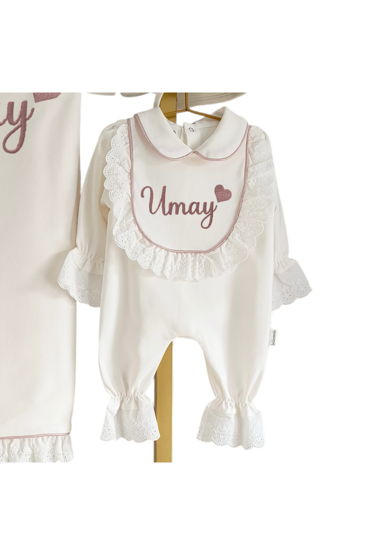 Mis Bebe Minik İnsanların Sarayı Fisto Detaylı Kalp Desenli Set | Kız Bebek İçin Romantik Yenidoğan Hediyesi fotoğrafı 5 (önizleme)