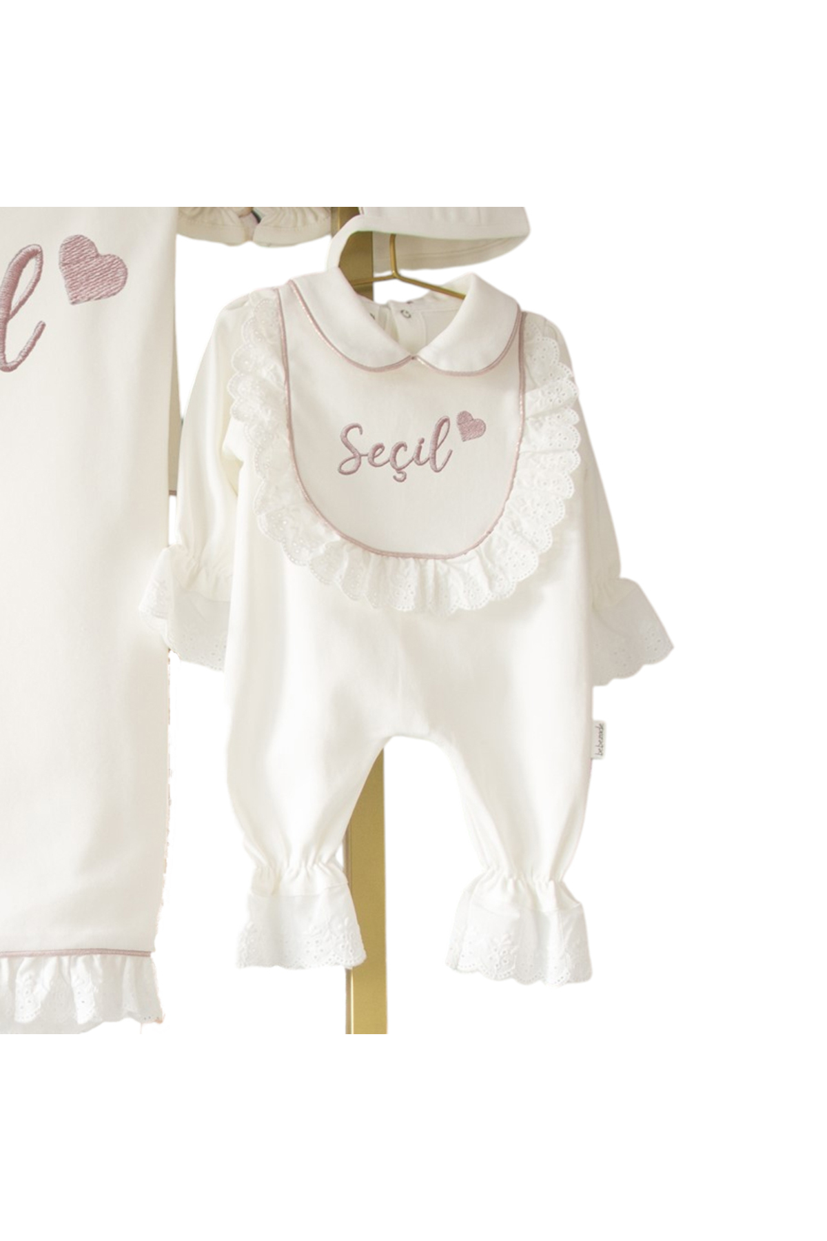 Mis Bebe Minik İnsanların Sarayı Fisto Detaylı Kalp Desenli Set | Kız Bebek İçin Romantik Yenidoğan Hediyesi fotoğrafı 5 (önizleme)