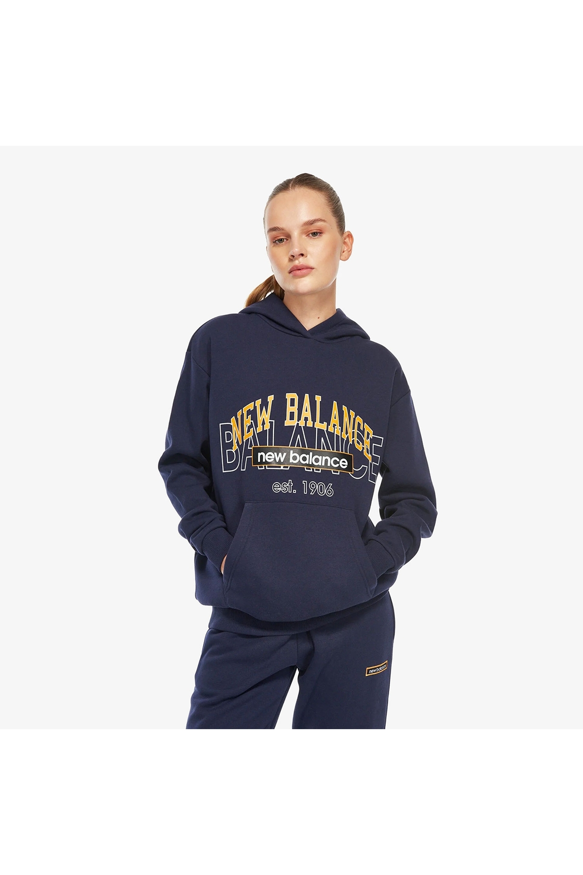 سویشرت سرمه‌ای زنانه مدل Lifestyle - UNH3406-NVY نیو بالانس تی شرت ورزشی New Balance