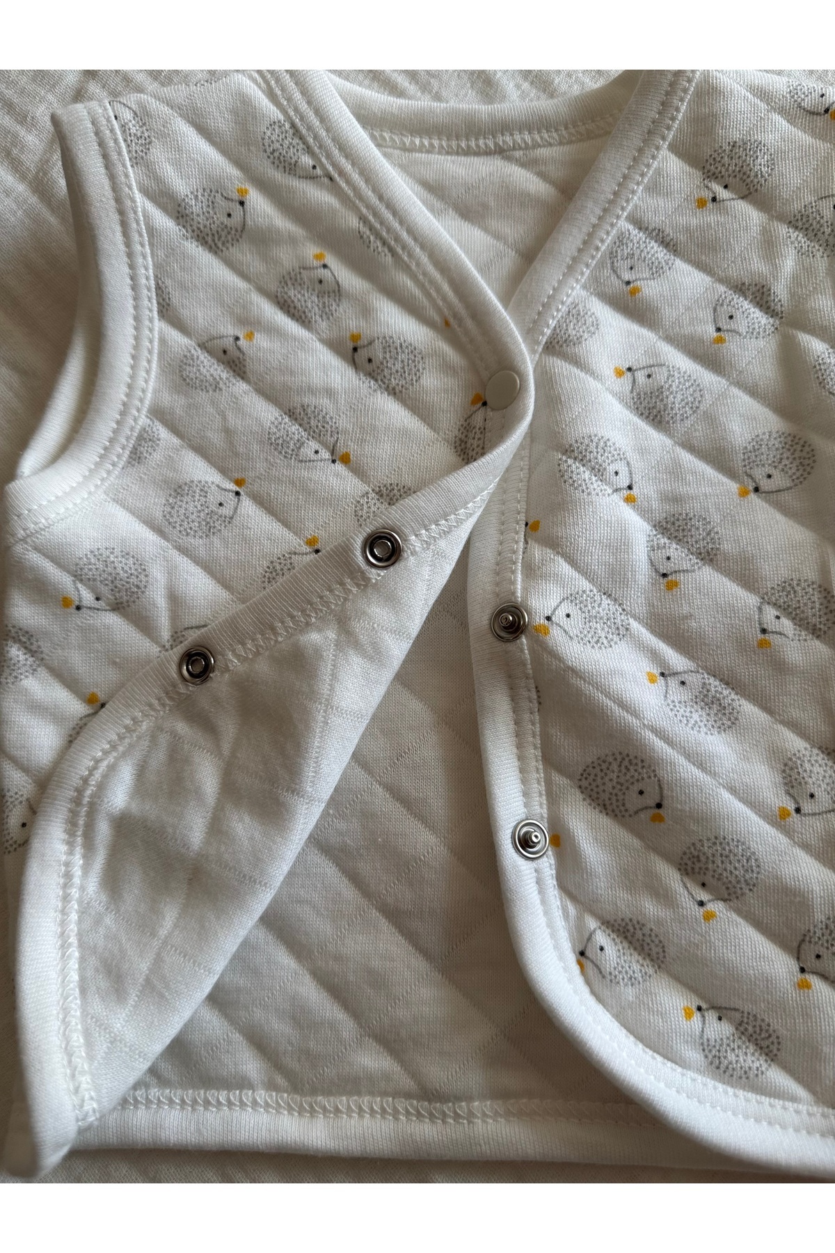 Nayinom Kirpi Desenli Beyaz Yelek fotoğrafı 3 (önizleme)