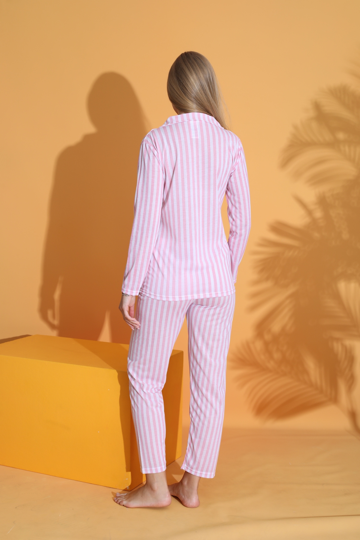 Genel Markalar Kadın Pembe-beyaz çizgili Pamuklu Düğmeli Biyeli Pijama Takım görsel 3