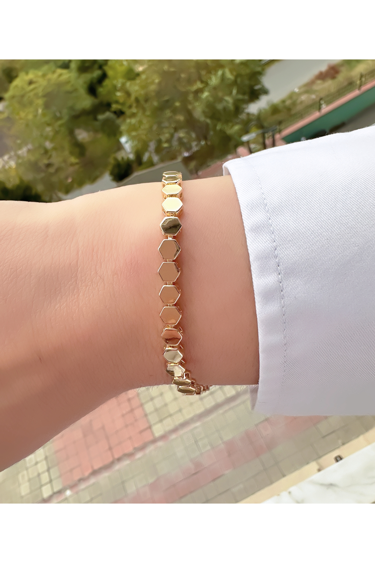 سوار على شكل نموذج سداسي مطروق