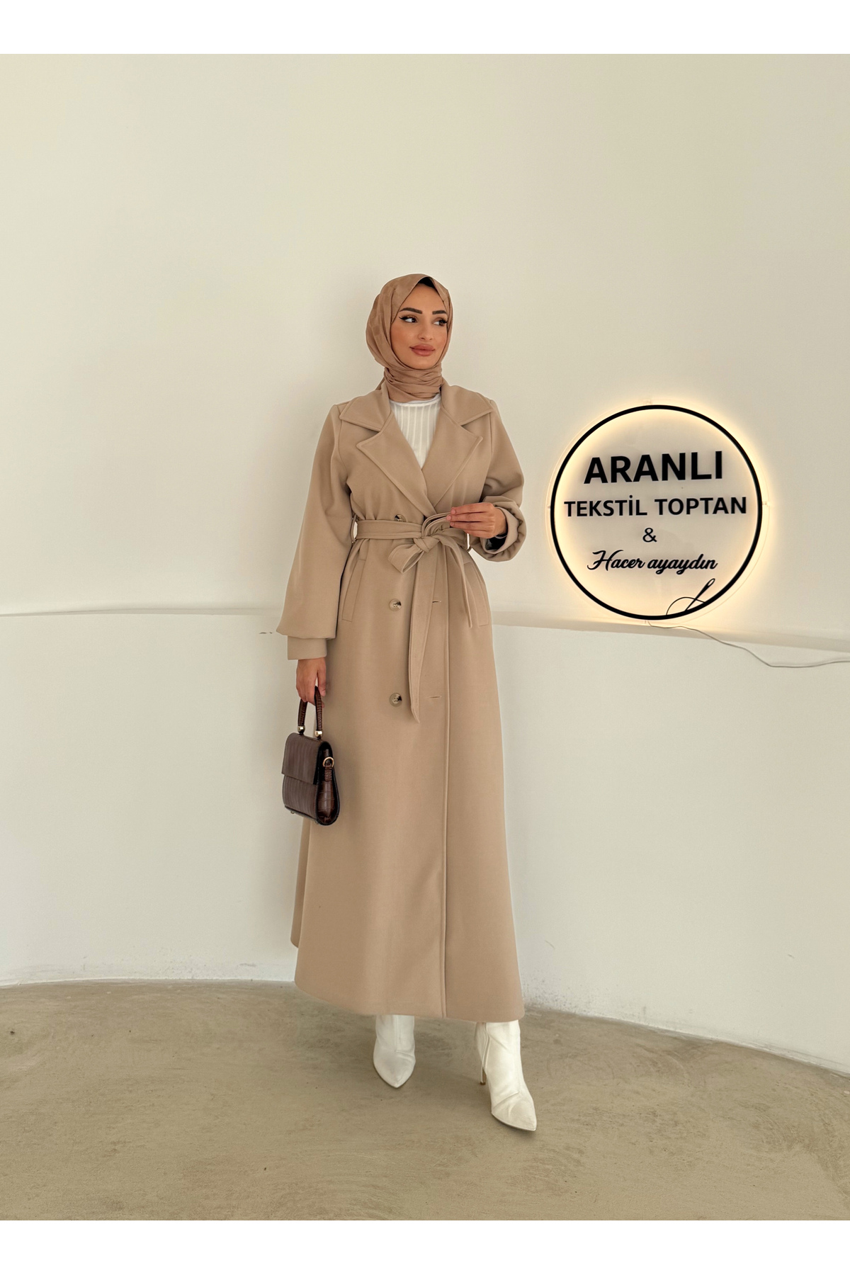 hacer ayaydın  Tam Boy Tesettür Kaşe Kaban/Manşetli Kuşaklı Kaşe Kadın Kaban - Görsel 4