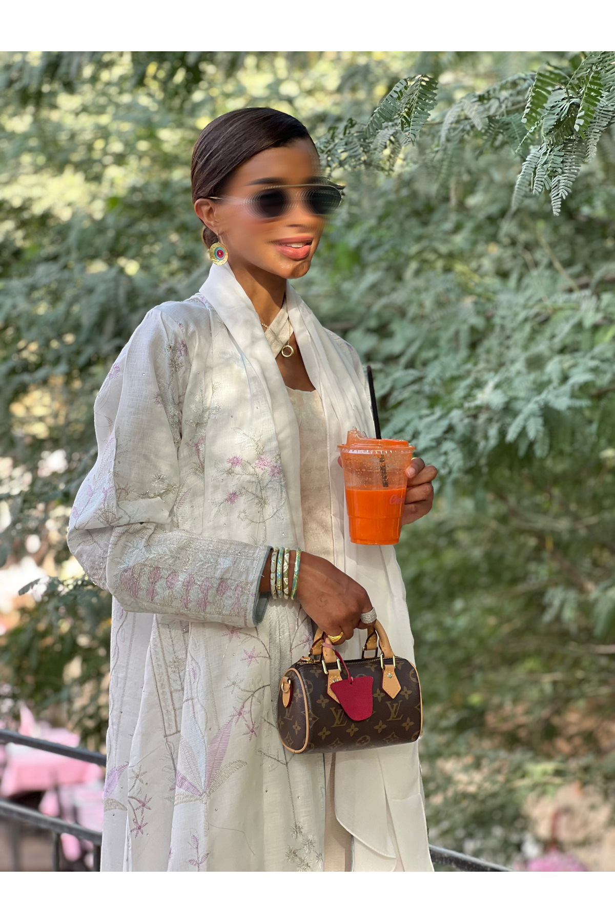 TREADY عباية من الكتان الأبيض مع تطريز وردي فاتح، ربع جرس