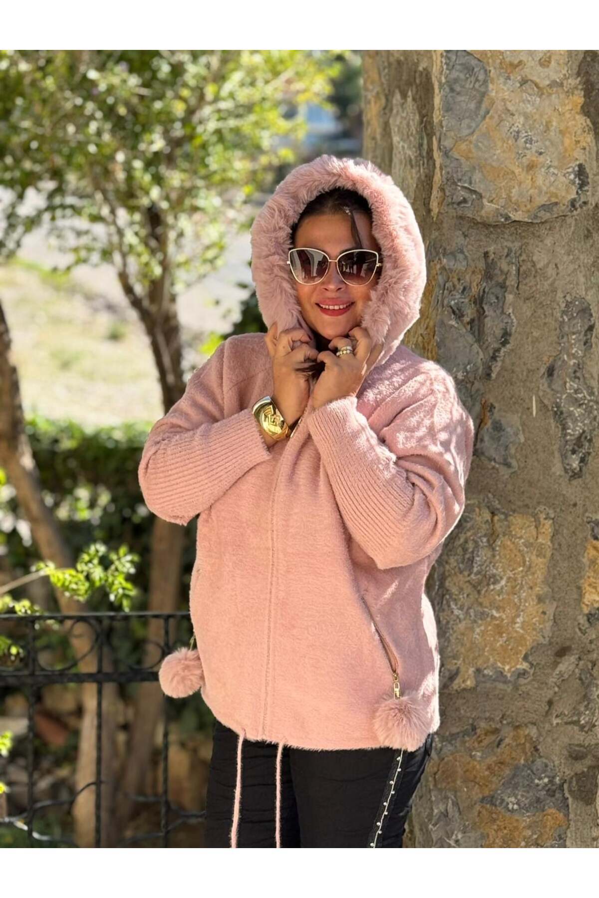 PT10670 Kapüşonlu Cebi Fermuarlı Ponponlu İtalyan Angora Kaban Pudra
