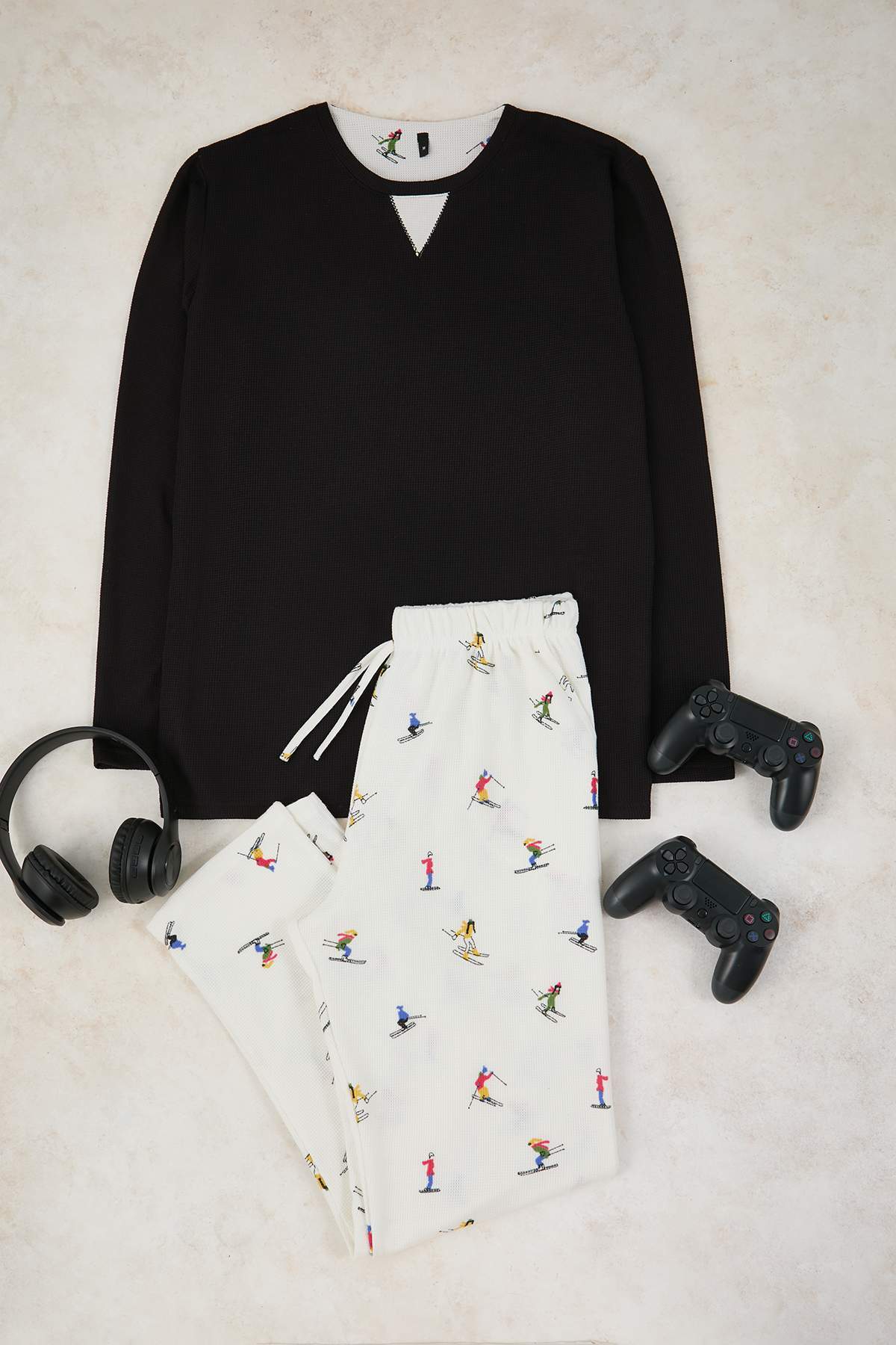 Trendyolmilla Man Siyah Regular Yumuşak Waffle Örme Pijama Takımı TMNAW26PT00069