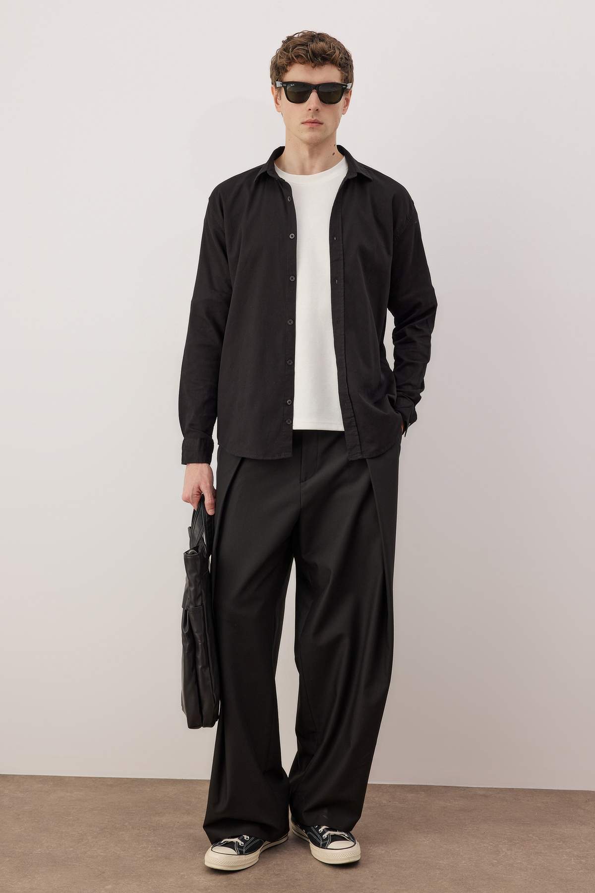 Trendyolmilla Man Siyah Regular Fit Dokulu Erkek Gömlek TMNAW26GO00015