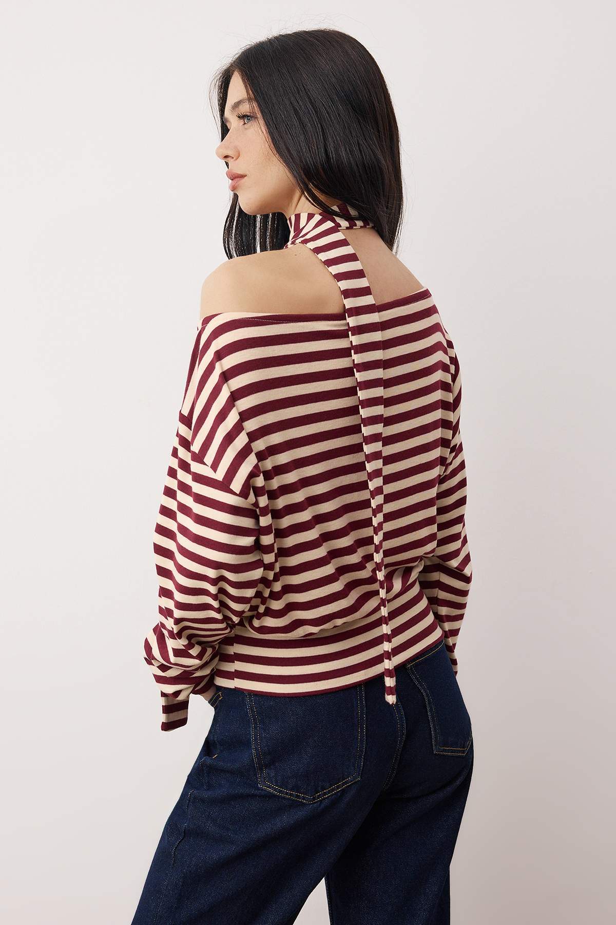 Trendyolmilla  Çok Renkli Çizgili Açık Omuzlu Şal Aksesuar Detaylı Regular/Normal Kalıp Örme Bluz TWOAW26BZ00308 - Görsel 4