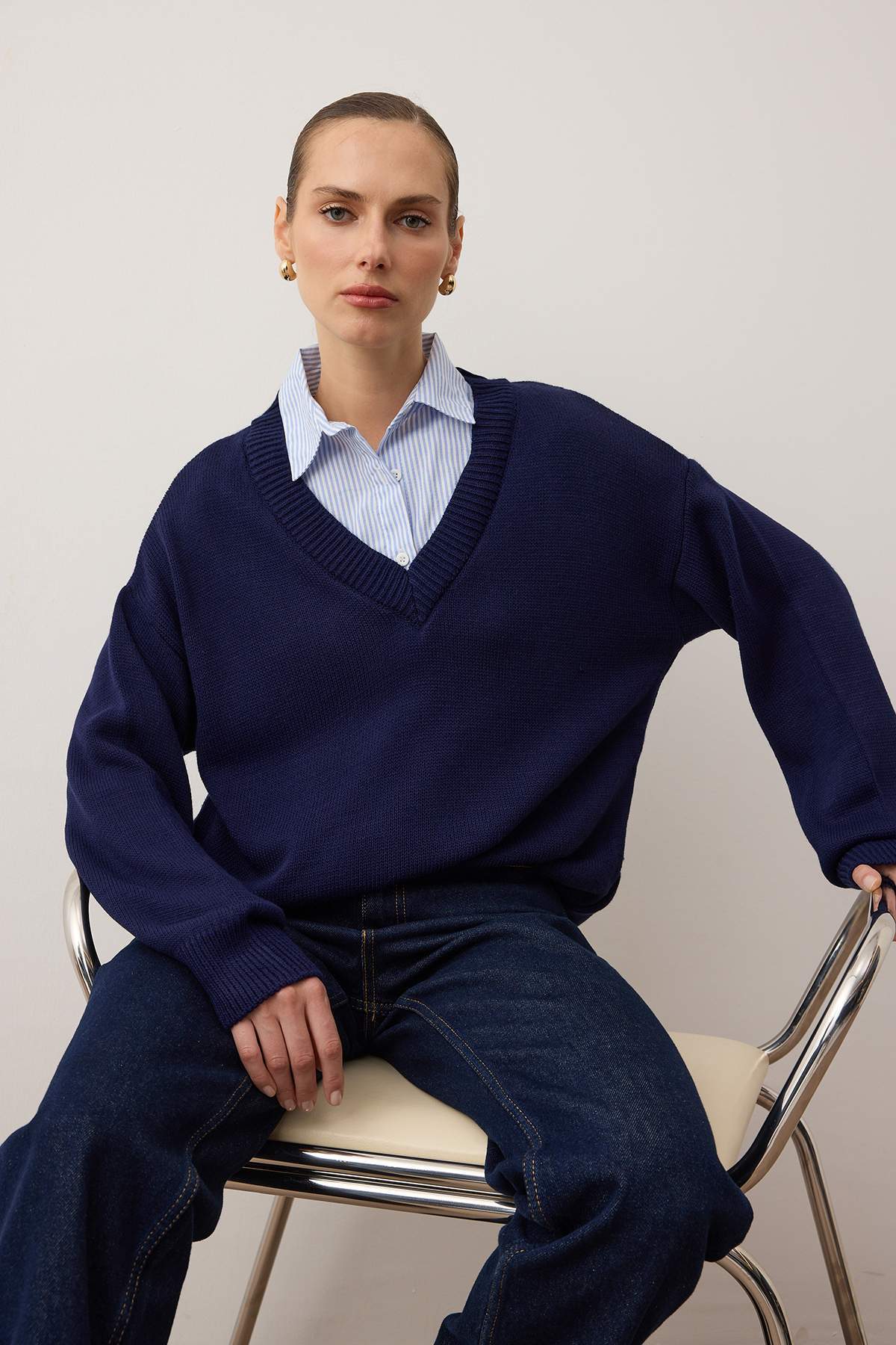 Trendyolmilla  Lacivert Gömlek Yaka Garnili Detaylı Geniş Kalıp Triko Kazak TWOAW26KZ00169 - Görsel 3