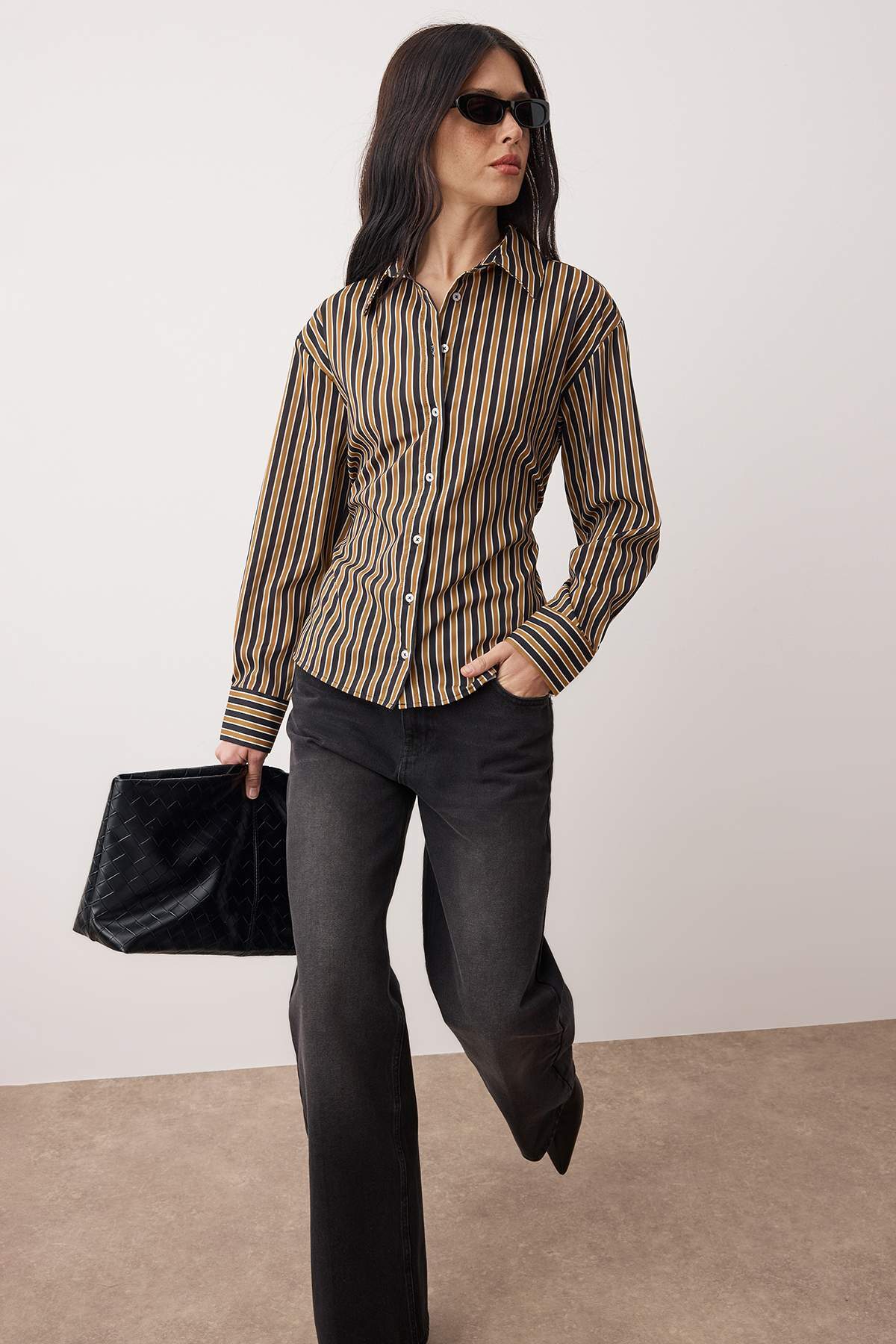 Trendyolmilla  Hardal Çizgili Beli Ayarlanabilir Dokuma Gömlek TWOAW26GO00124 - Görsel 2