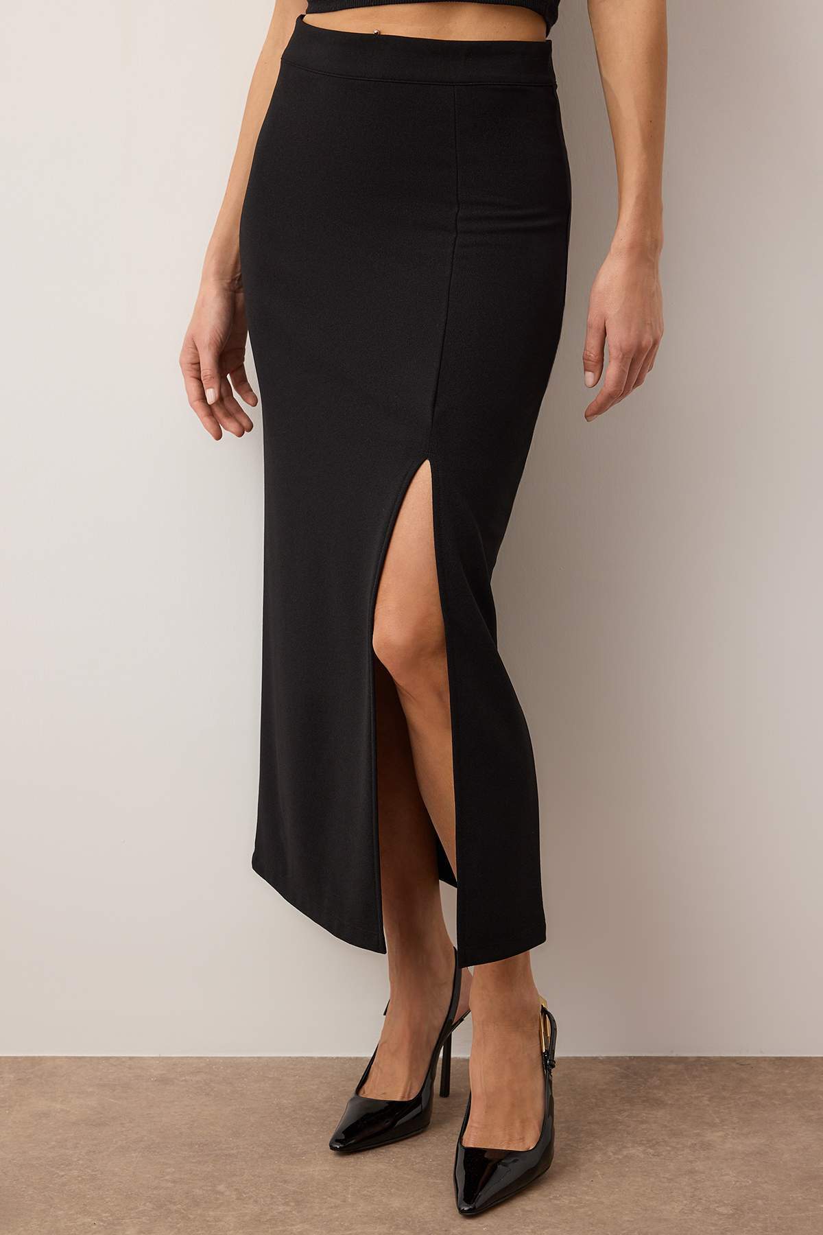 Trendyolmilla  Siyah Smart Krep Yırtmaç Detaylı Maxi Yüksek Bel Esnek Örme Etek TWOSS23ET00351 - Görsel 3