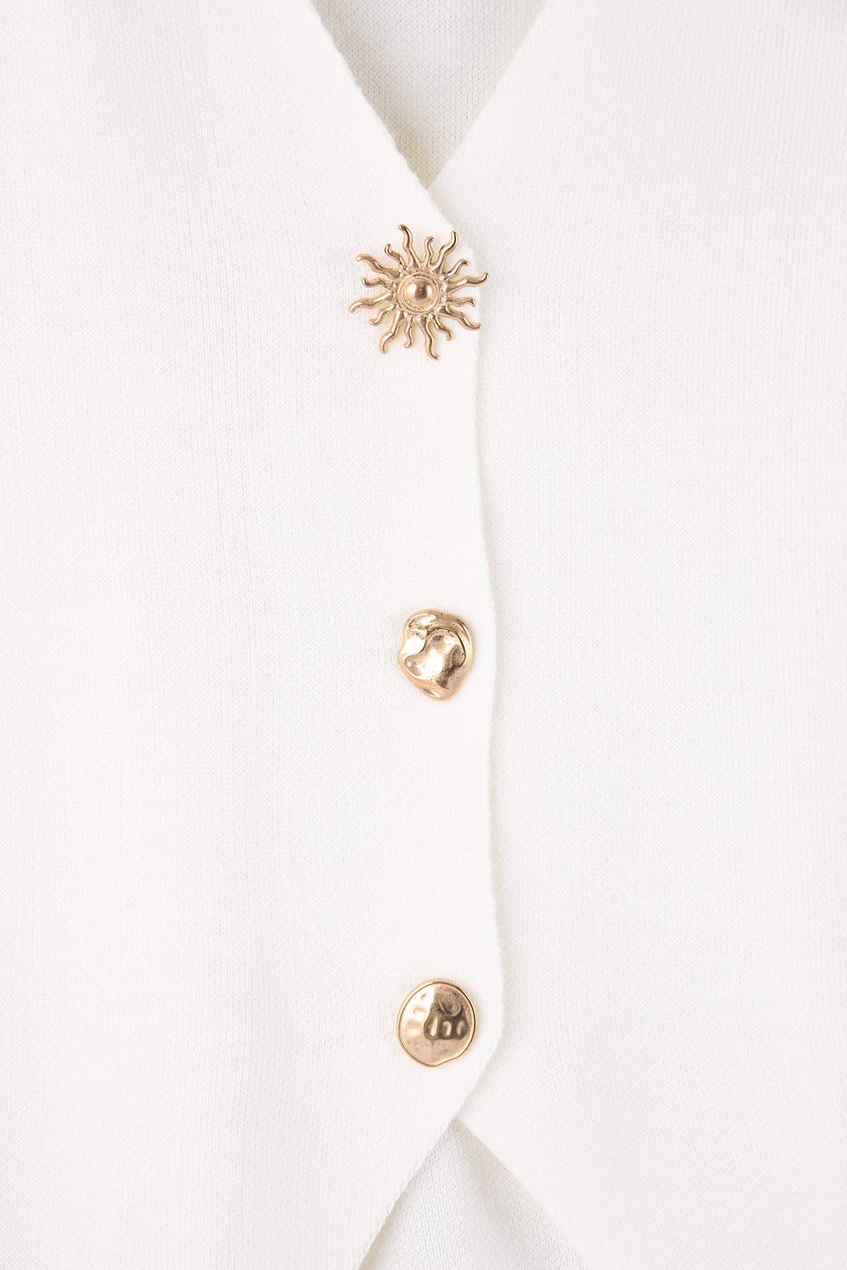 Trendyolmilla  Ekru Trend Düğme Detaylı Ceke Görünümlü Triko Hırka TBBAW26AV00043 - Görsel 6