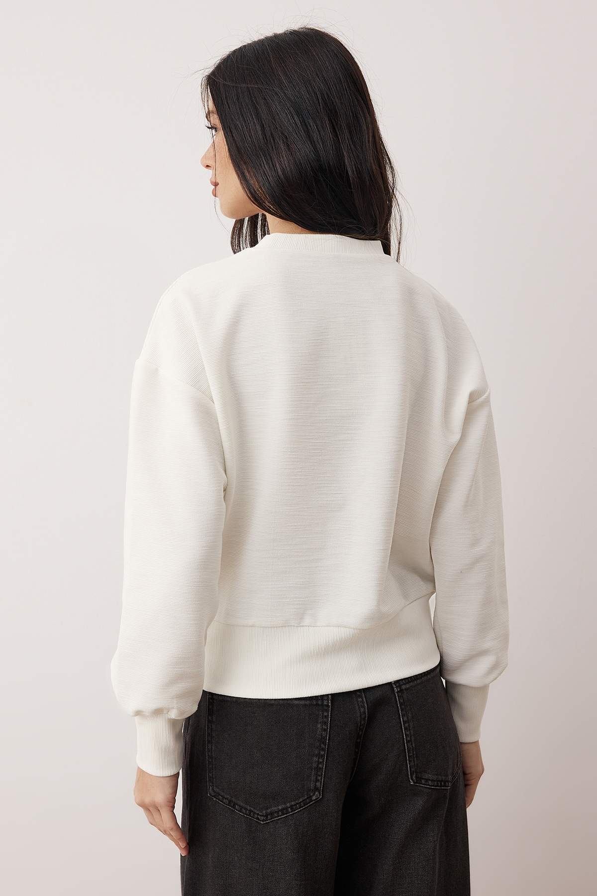 Trendyolmilla  Ekru Fitilli Regular/Normal Kalıp Örme Sweatshirt TWOAW26SW00046 - Görsel 4