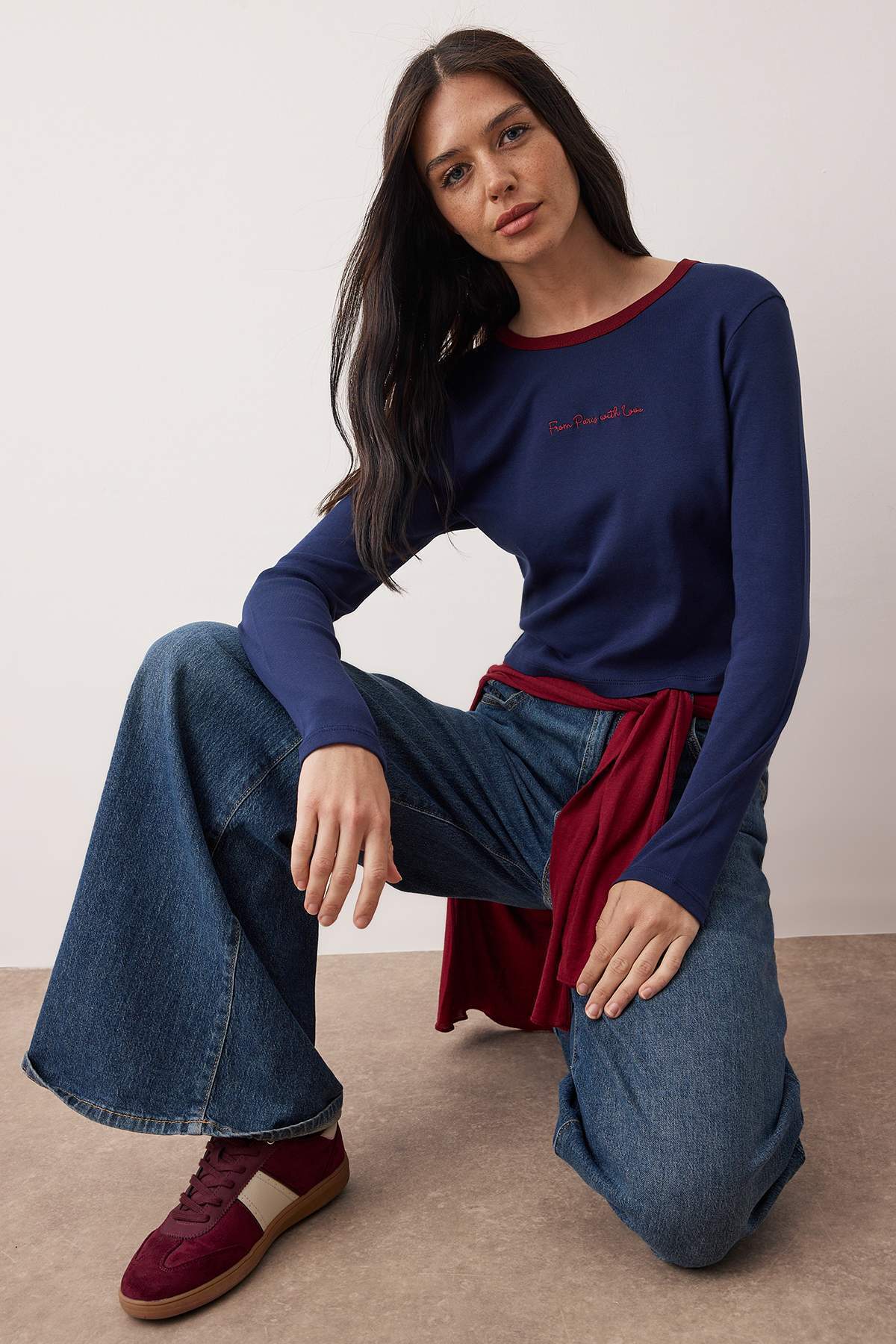 Trendyolmilla  Lacivert Nakışlı Fitted/Vücuda Oturan Kontrast Detaylı Örme T-Shirt TWOAW26TS00019