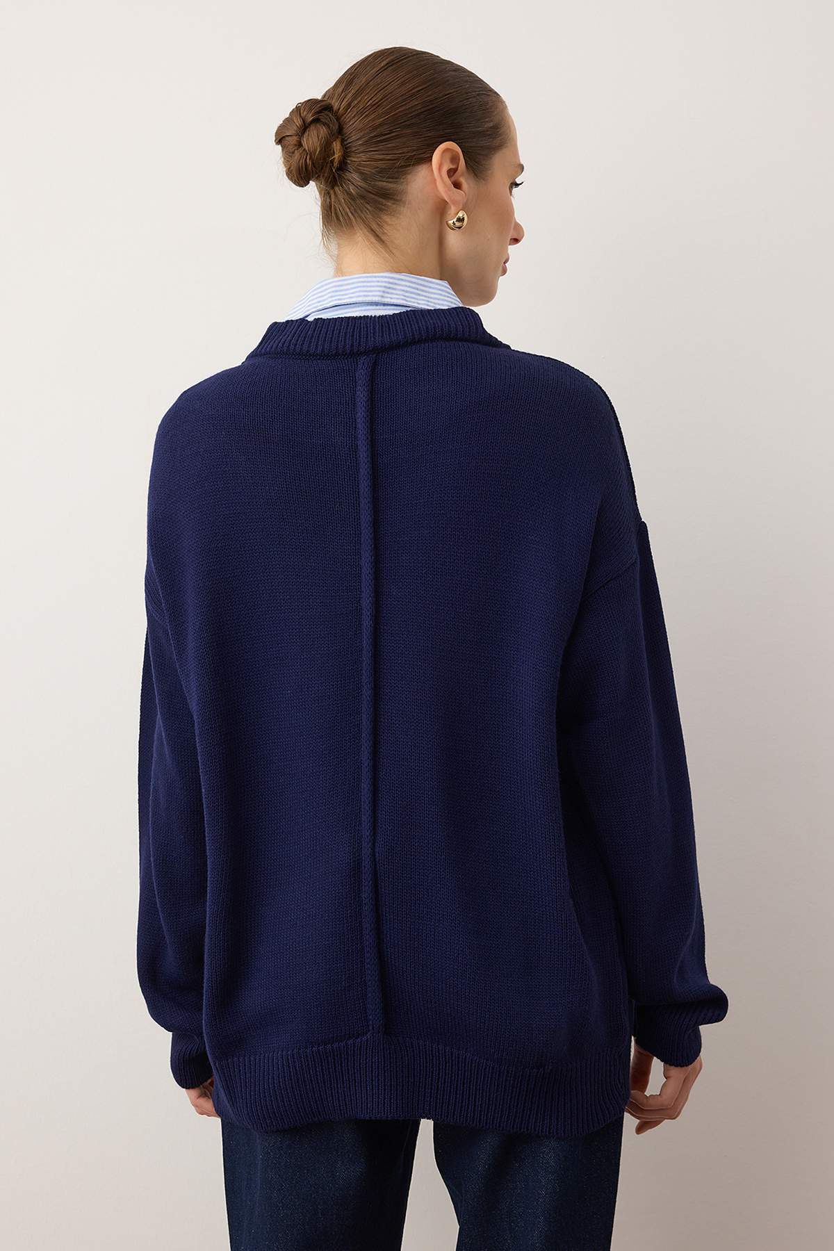 Trendyolmilla  Lacivert Gömlek Yaka Garnili Detaylı Geniş Kalıp Triko Kazak TWOAW26KZ00169 - Görsel 4