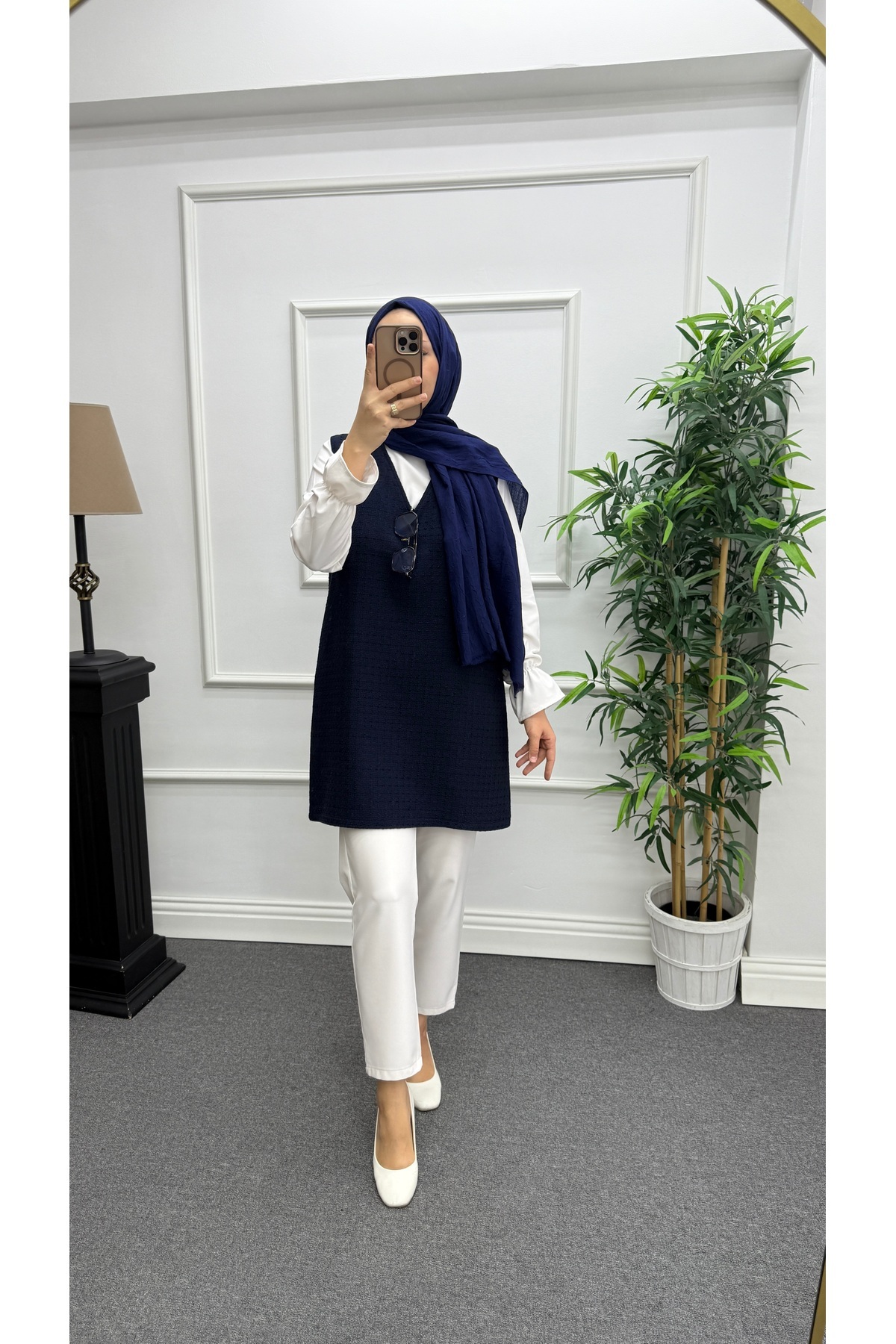 Nisa Nalbantoğlu Lacivert Tüvit Tesettür Süveter