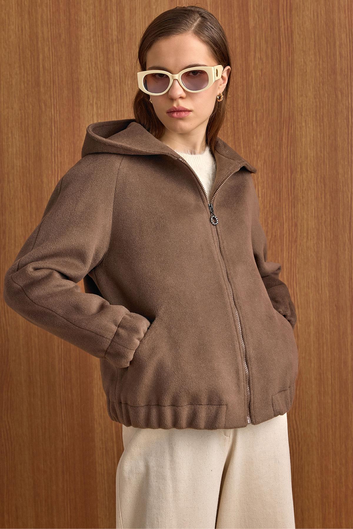 Olcay  Kapüşonlu Beli Lastikli Oversize Kısa Kaban VİZON 3162 - Görsel 2