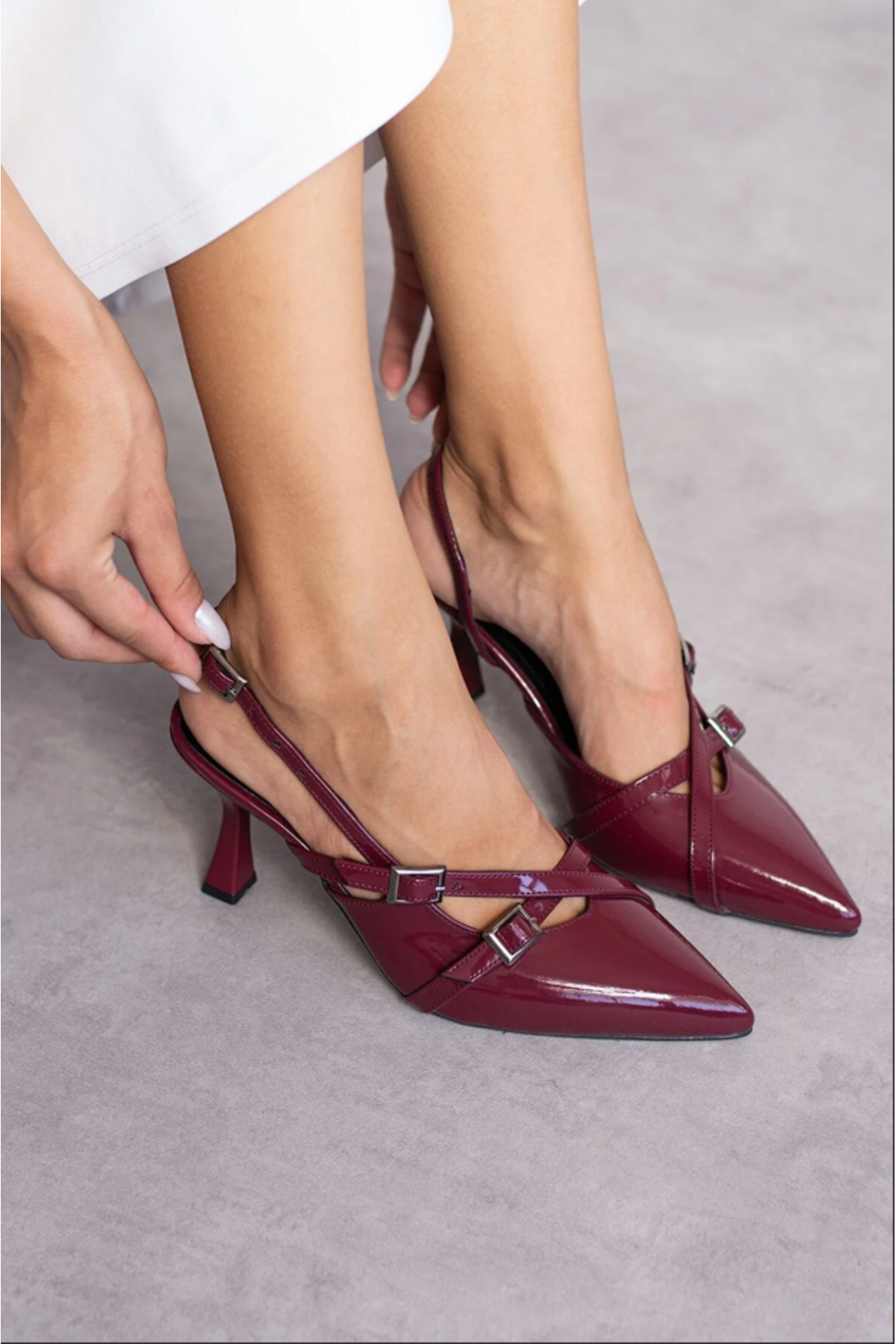 Kumsal Shoes Biyana Çift Bantlı Toka Detaylı Bordo Rugan Kadın Topuklu Ayakkabı Nope