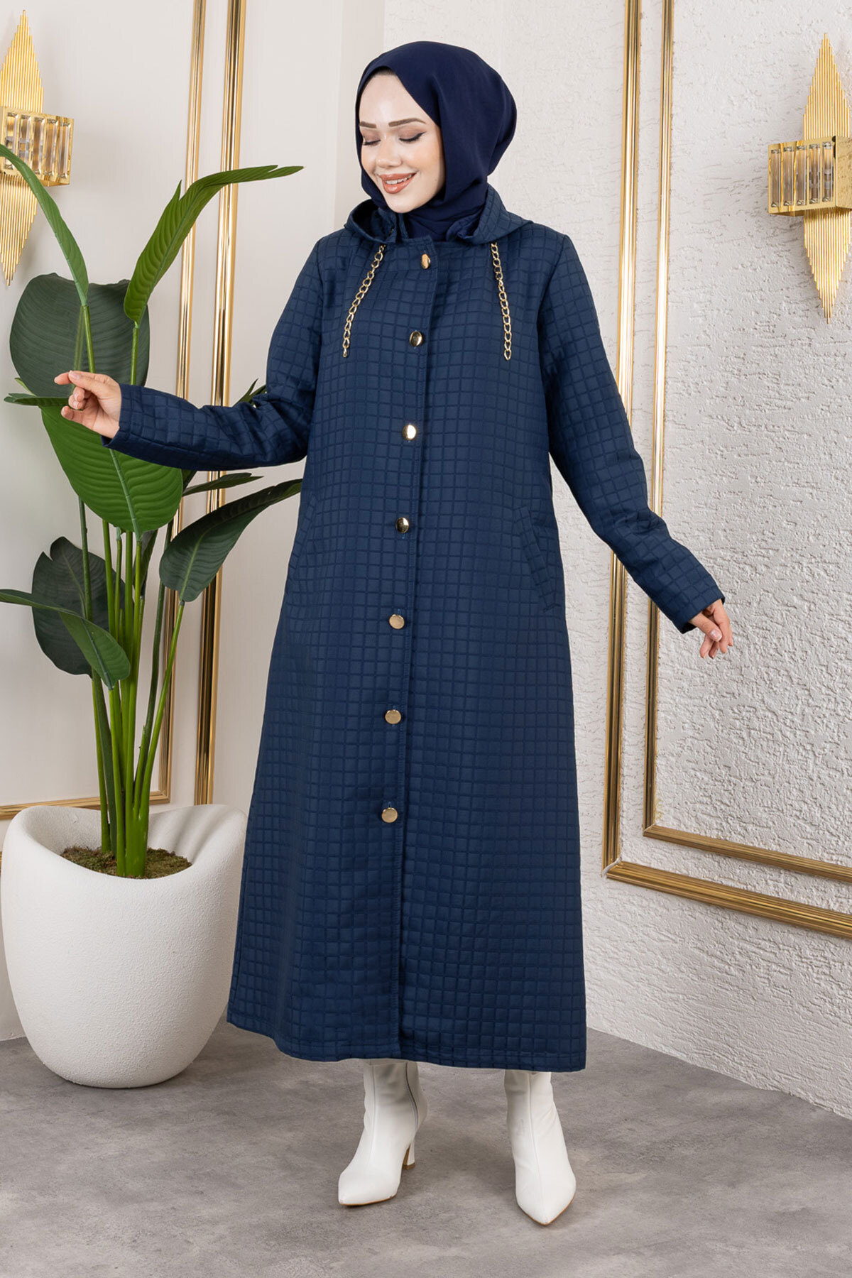 Tesettür Dünyası Kapüşonlu Zincir Detaylı Kapitone Kap TSD250162 Lacivert