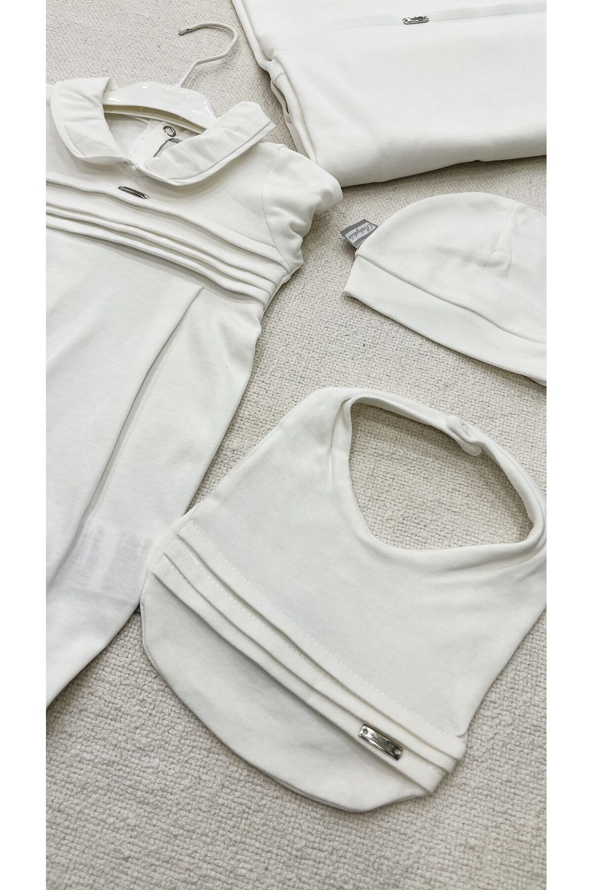 Babydola Erkek bebek organik beyaz bebe yaka hastane çıkış seti 4 parça fotoğrafı 4 (önizleme)