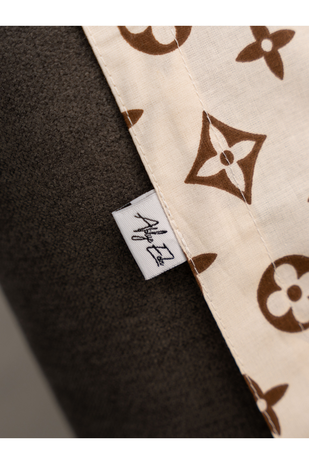 Atölye Eda Exclusive Anne Emzirme Önlüğü 75cm x 100cm Ebatında Aparatlı Balenli fotoğrafı 7 (önizleme)