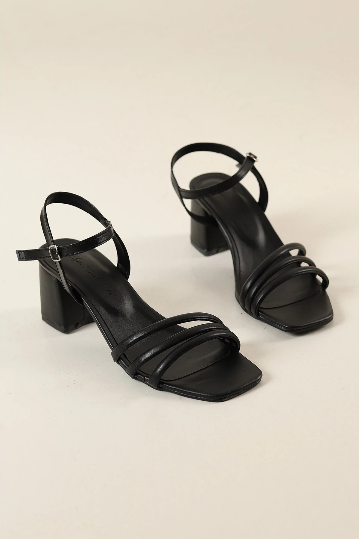 Firibu Topuklu 3 Biye Taşsız Rahat Kısa Kalın Topuk Topuklu Ayakkabı