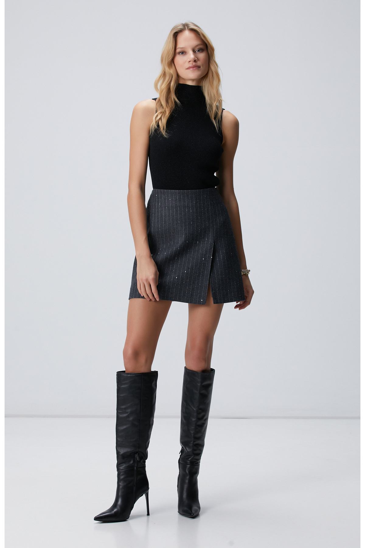 Network  Siyah Balıkçı Yaka Kolsuz Simli Triko Kazak - Görsel 3