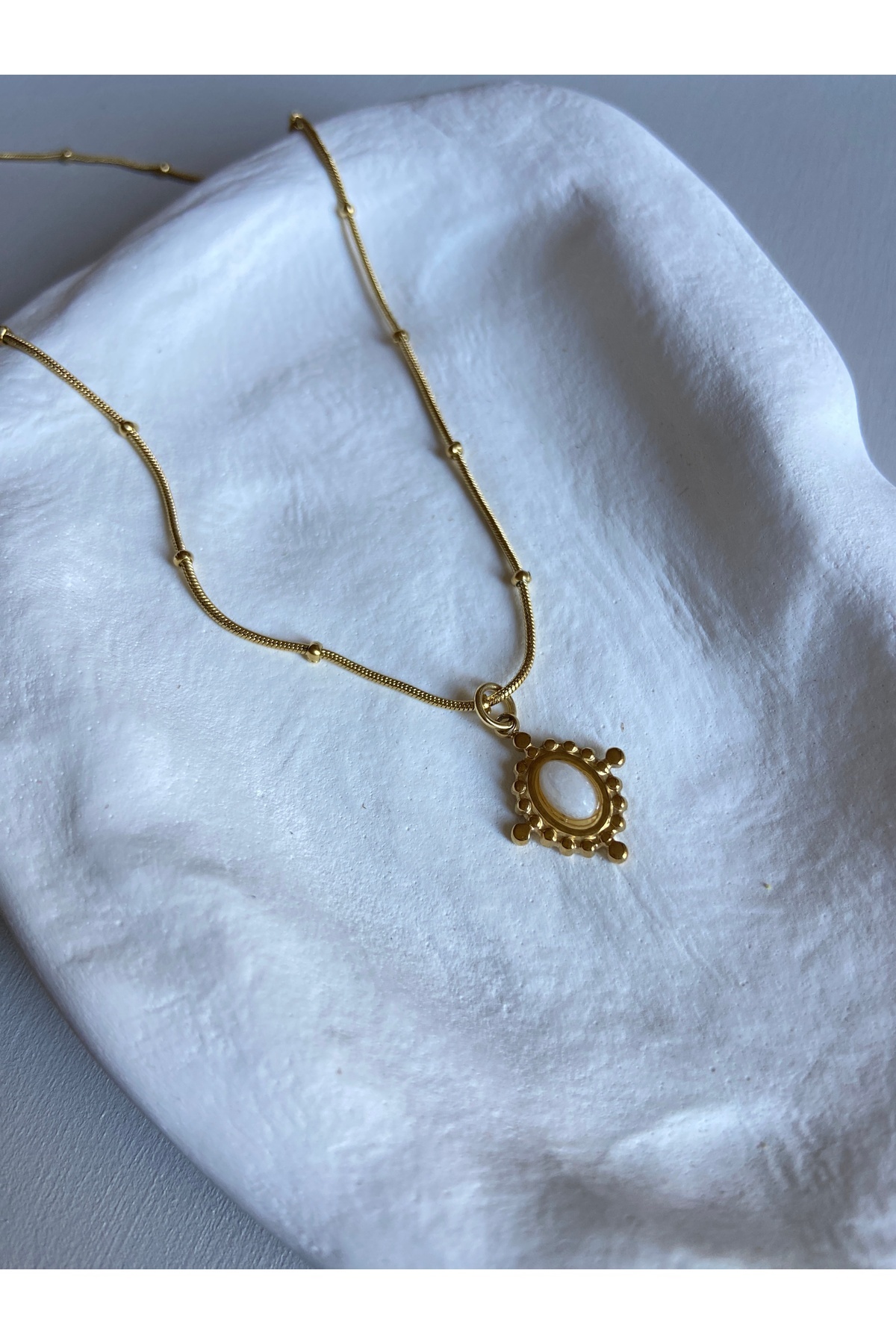Taşlı Vintage Çelik Zincirli Gold Kadın Kolye (40 + 5 cm) – Sevgililer Günü Özel