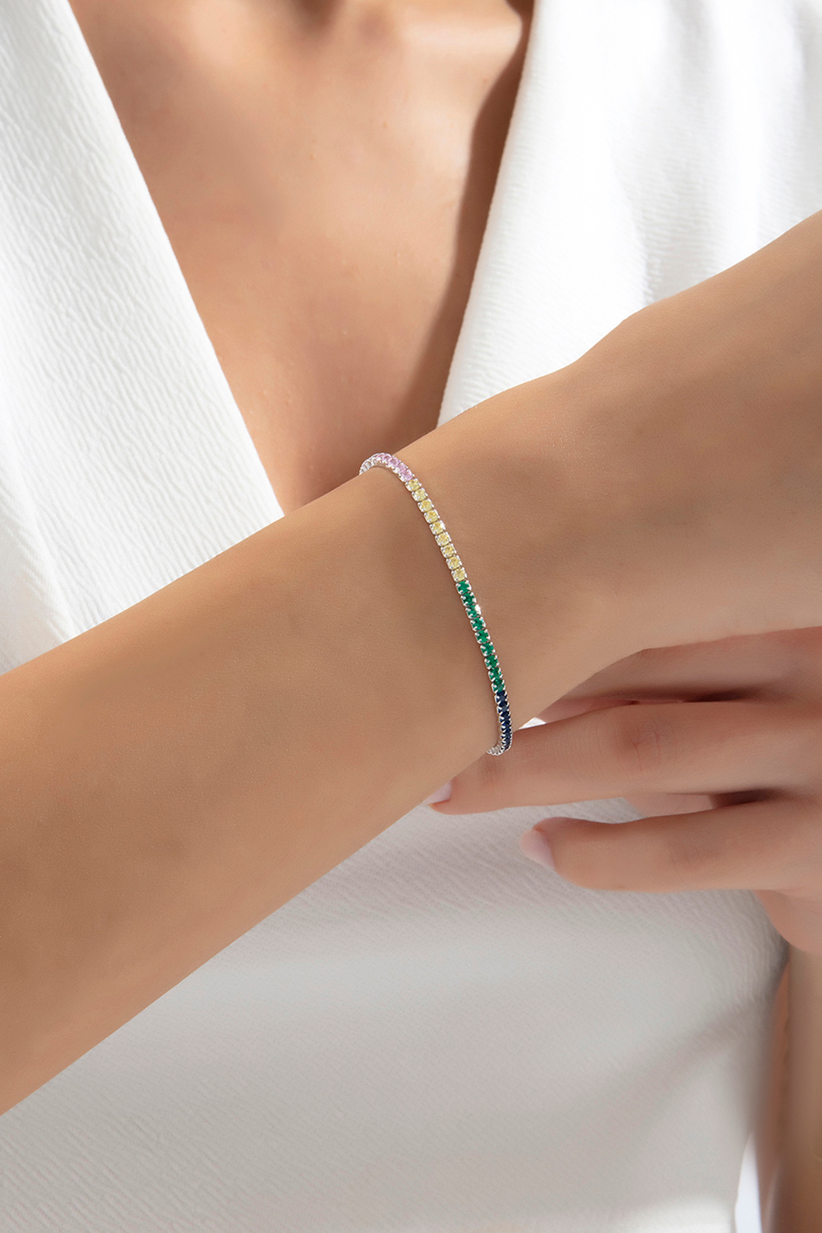 SARIASLAN 2 Milim Renkli Zirkon Taşlı Su Yolu Rodyumlu 925 Ayar Gümüş Bileklik