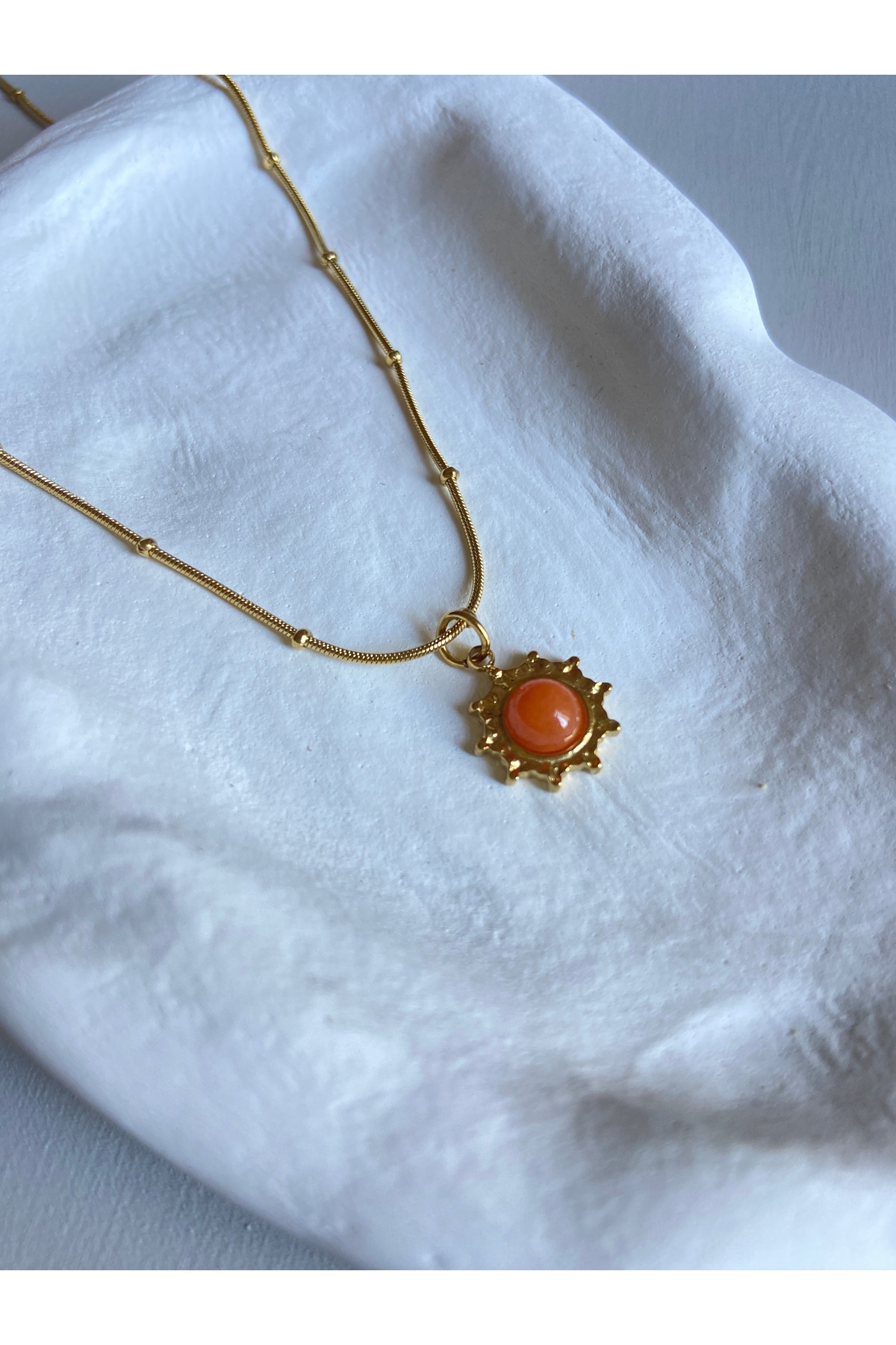 Turuncu Taşlı Güneş Charm Çelik Vintage Model Kolye