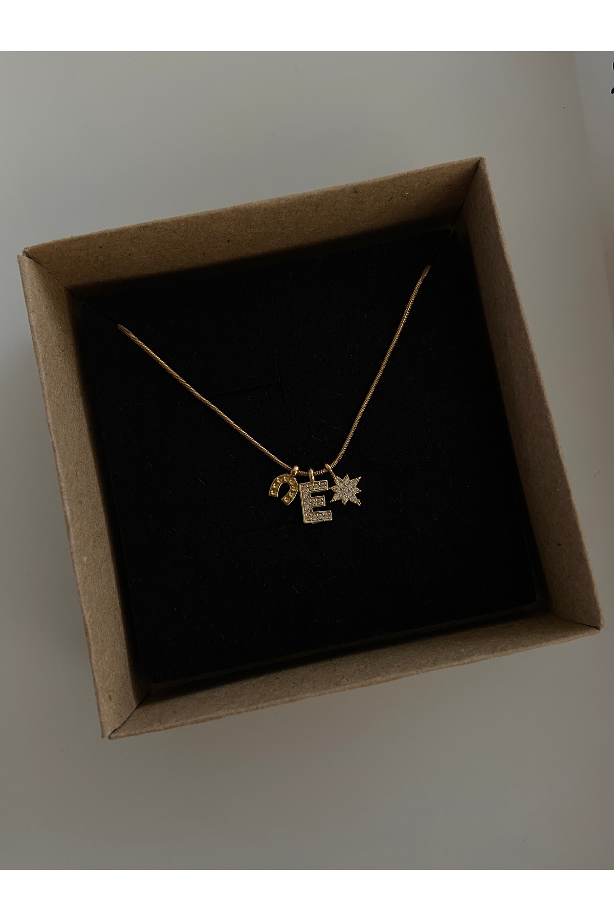 Nal Figürlü Yıldız ve Harf Charm Çelik Zincirli Gold Kadın Kolye (40 cm) – Sevgililer Günü Özel - Detay Görseli 2