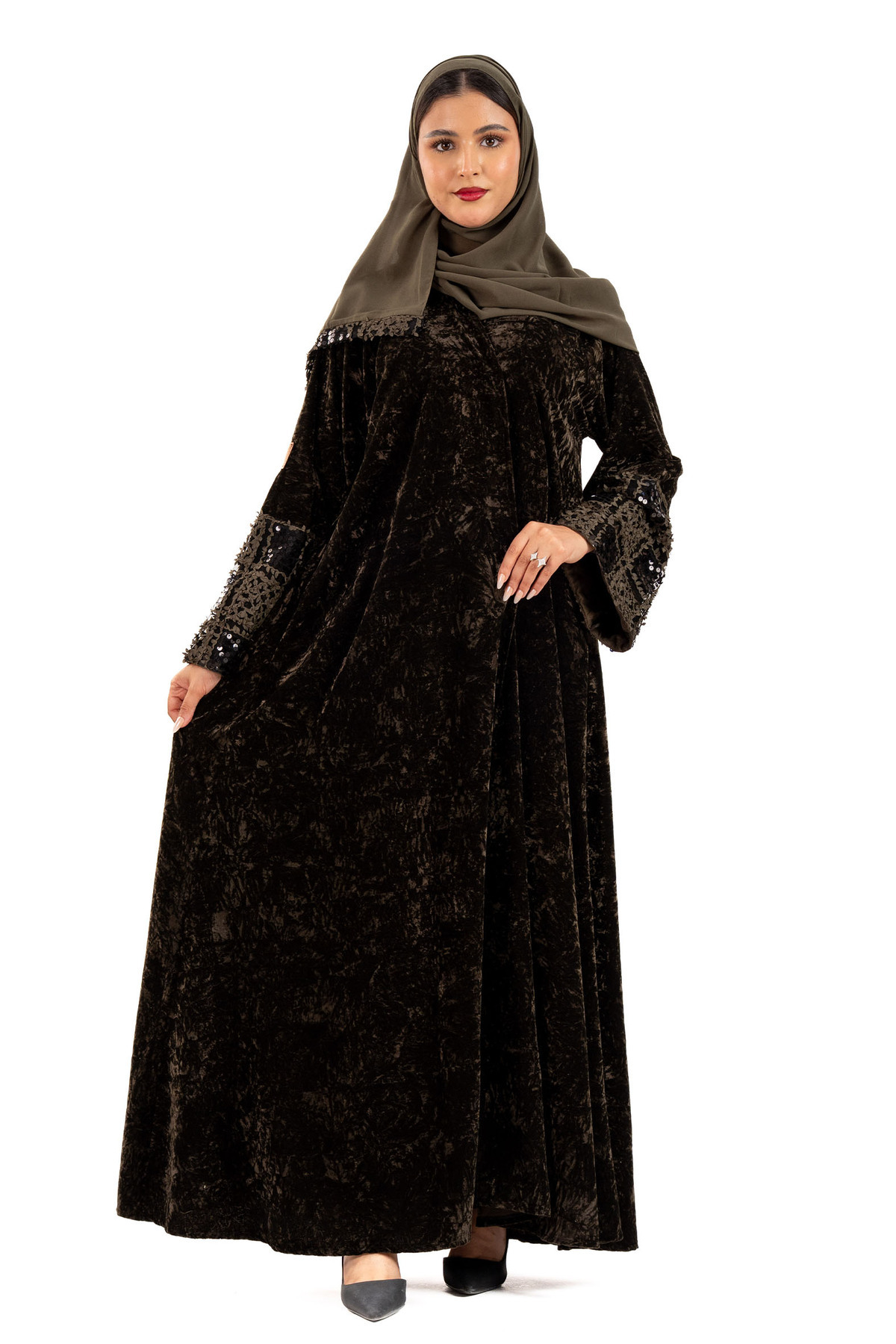 عباية أفنان باللون الزيتي الداكن