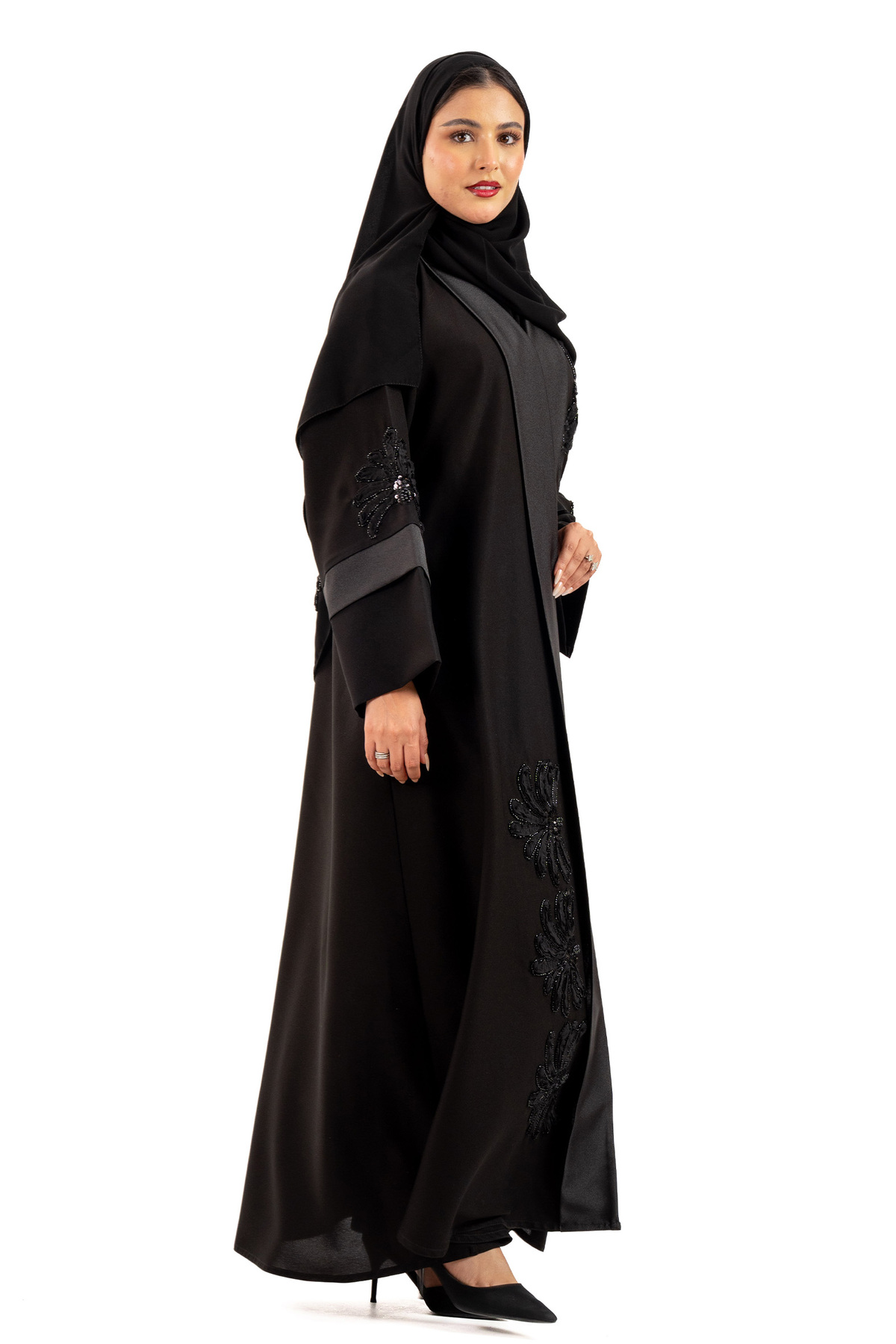 عباية ظلال الشتوية باللون الكحلي