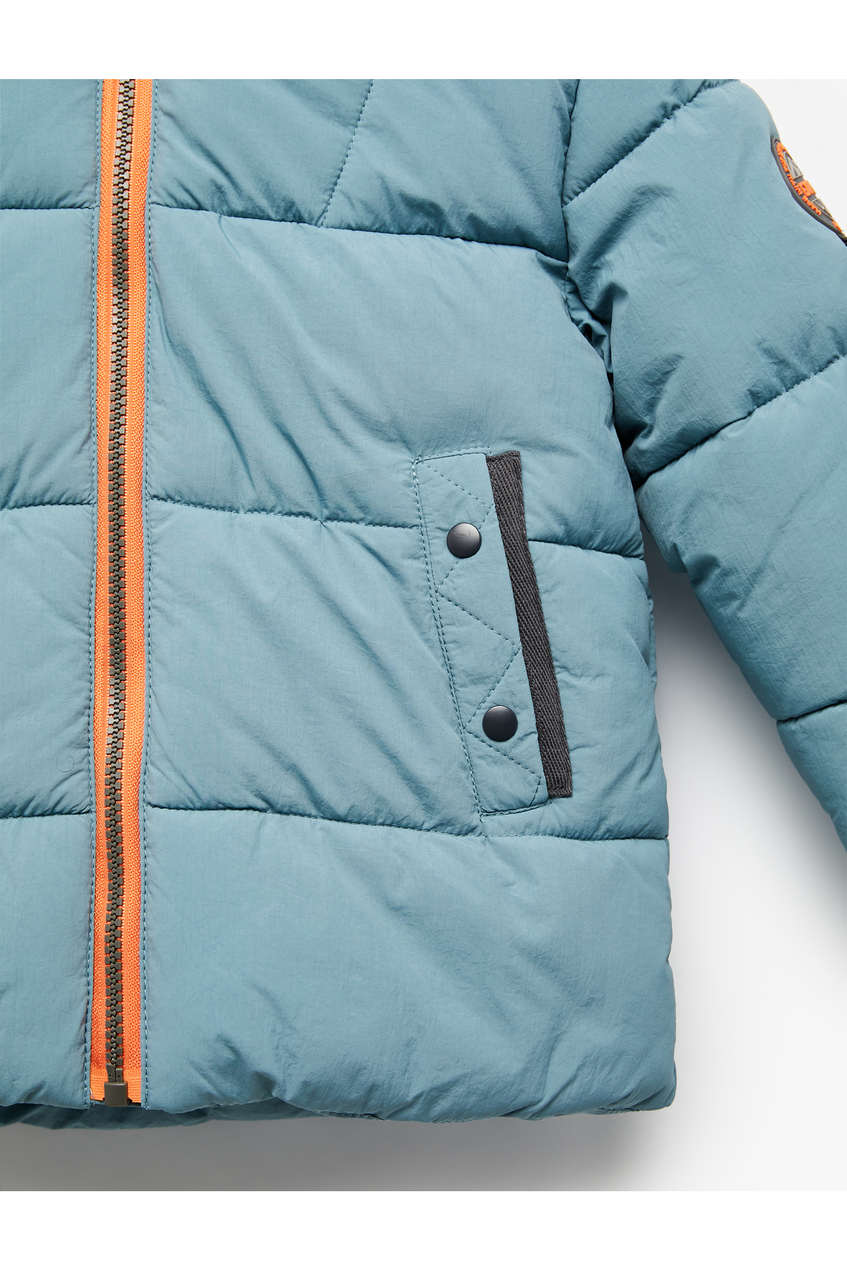 Koton Uzun Kollu Cepli İçi Suni Kürklü Kapşonlu Şişme Mont fotoğrafı 4 (önizleme)