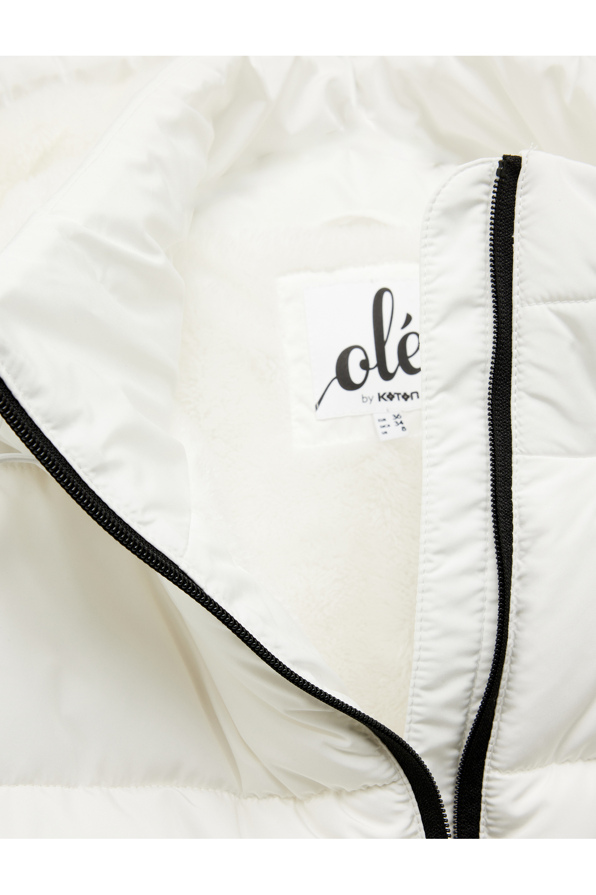 Koton  Kapüşonlu Uzun Kollu İçi Suni Kürklü Fermuarlı Cepli Şişme Mont - Görsel 7